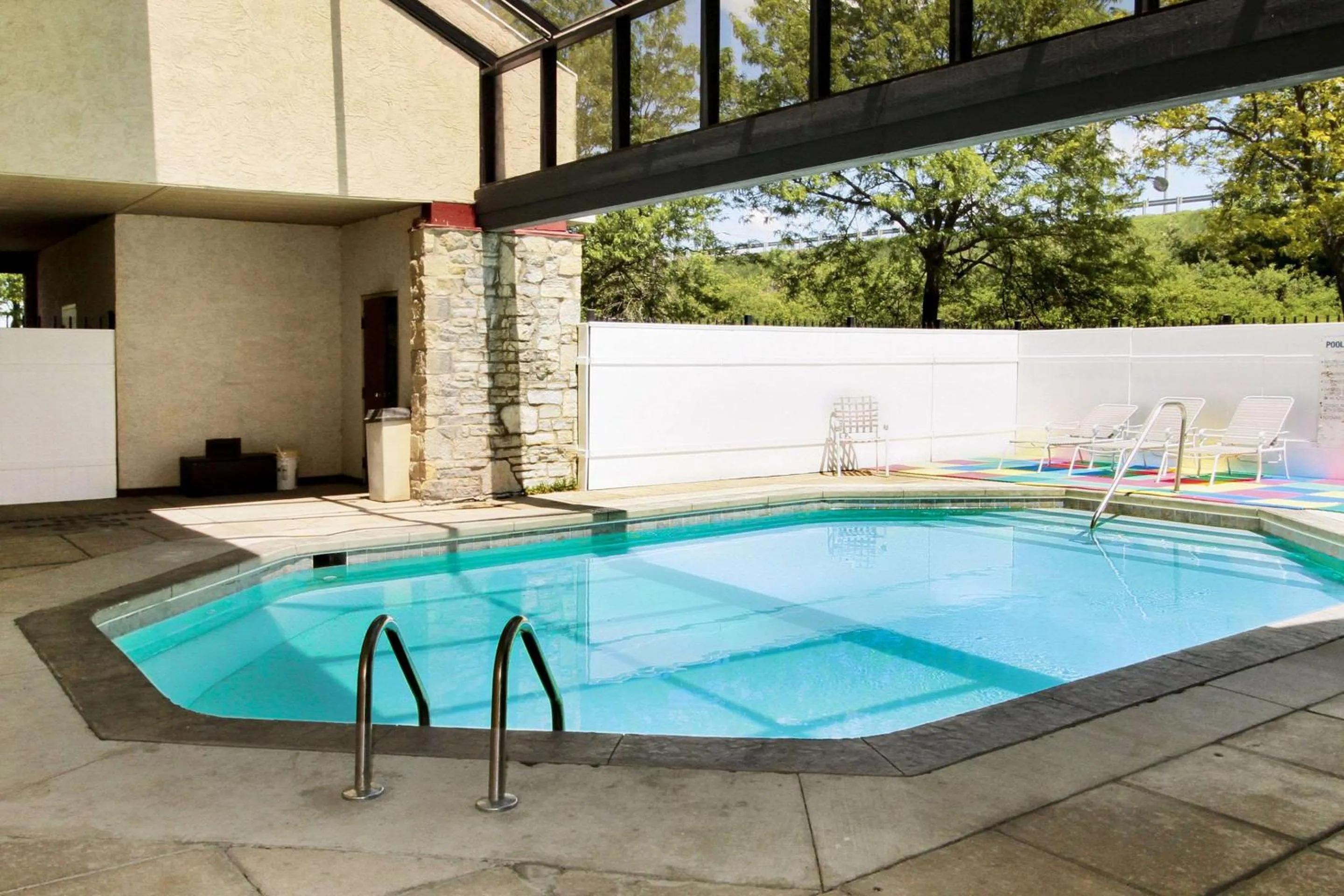 On site in Econo Lodge Holland - Toledo