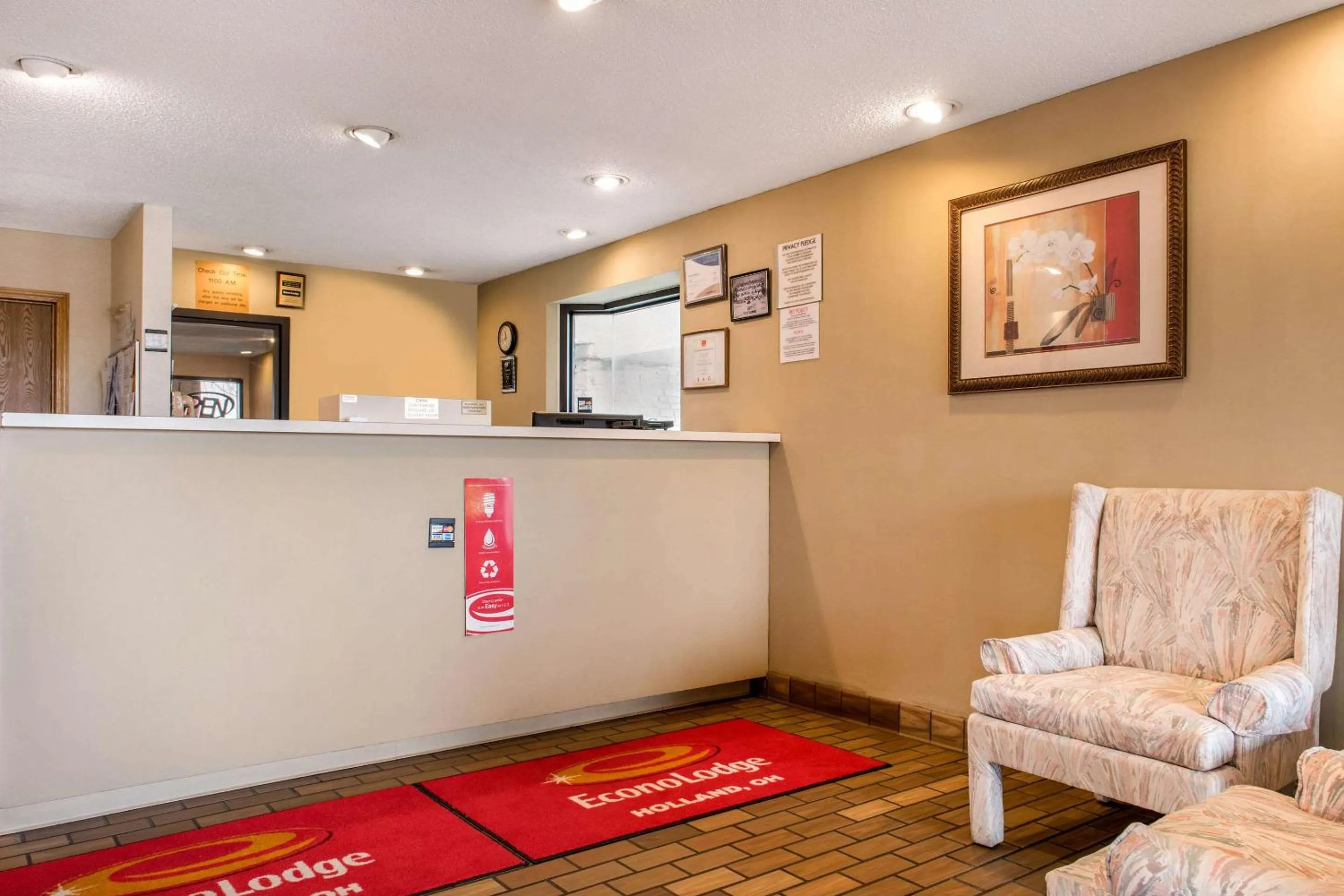 Lobby or reception in Econo Lodge Holland - Toledo