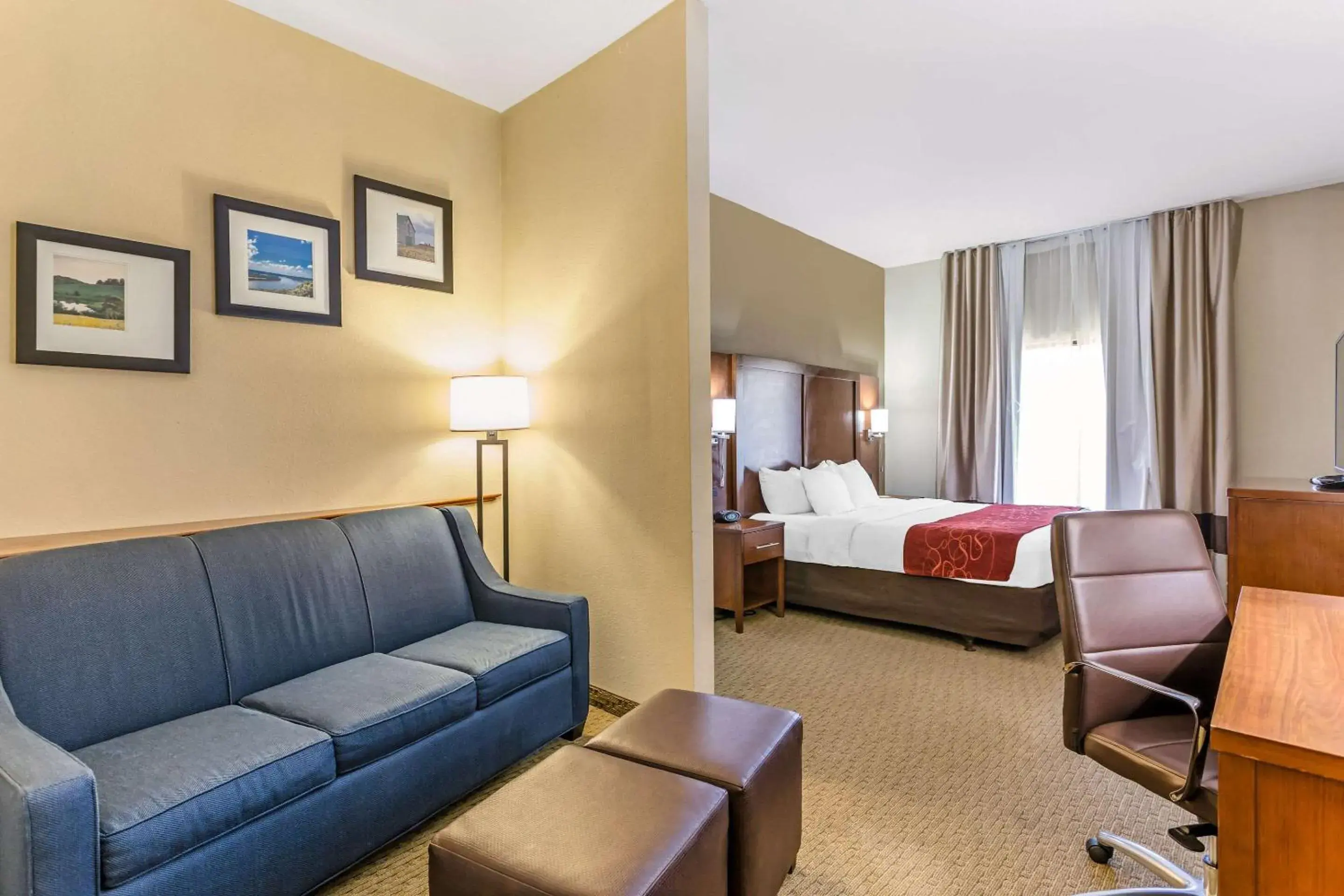 King Suite - Accessible/Non-Smoking in Comfort Suites South Point - Huntington King Suite - Accessible/Non-Smoking in Comfort Suites South Point - Huntington