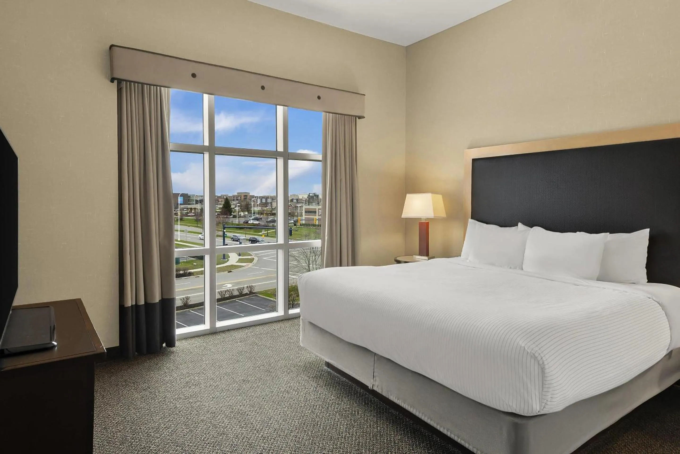 Bedroom in Cambria Hotel Columbus - Polaris