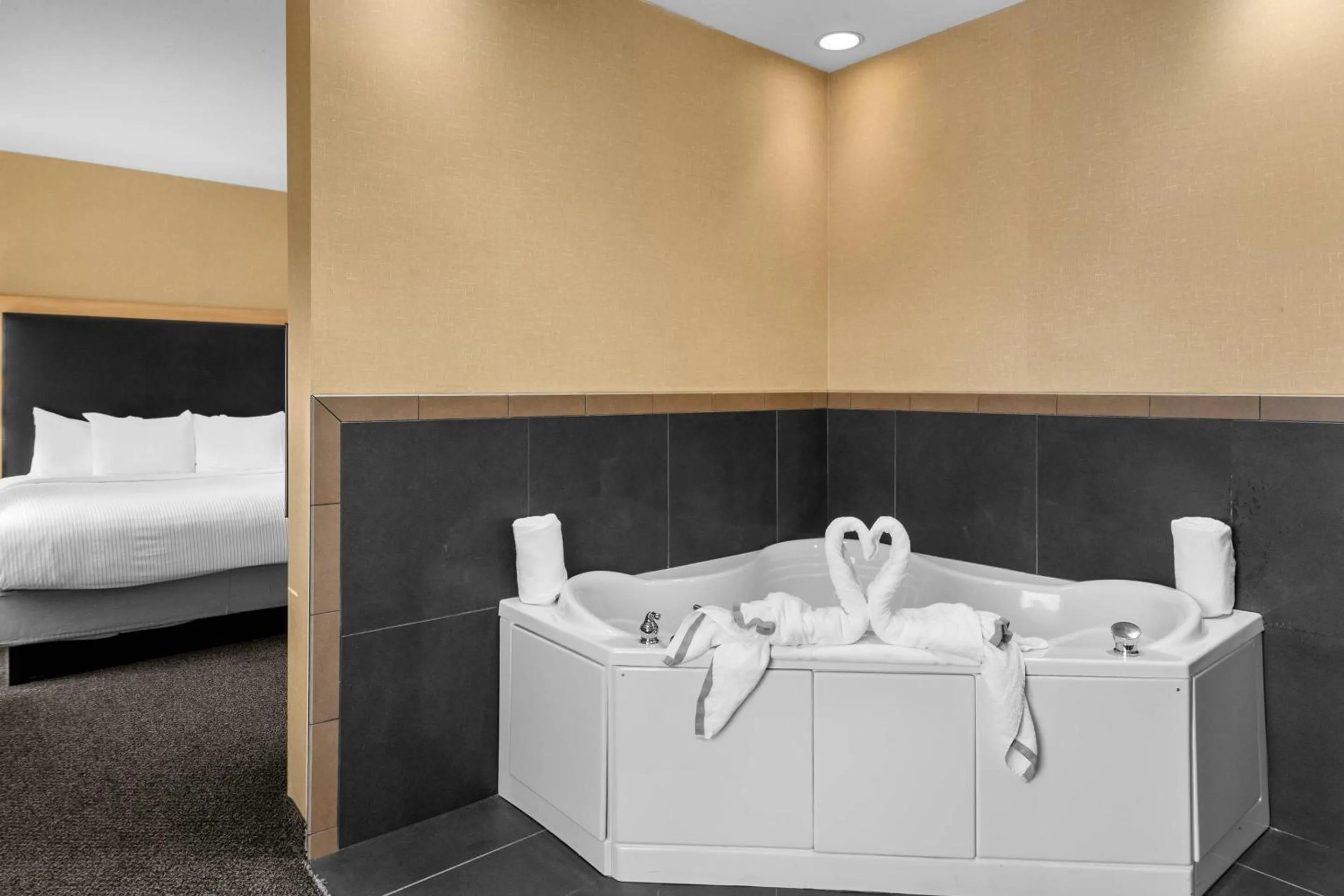 Bedroom in Cambria Hotel Columbus - Polaris