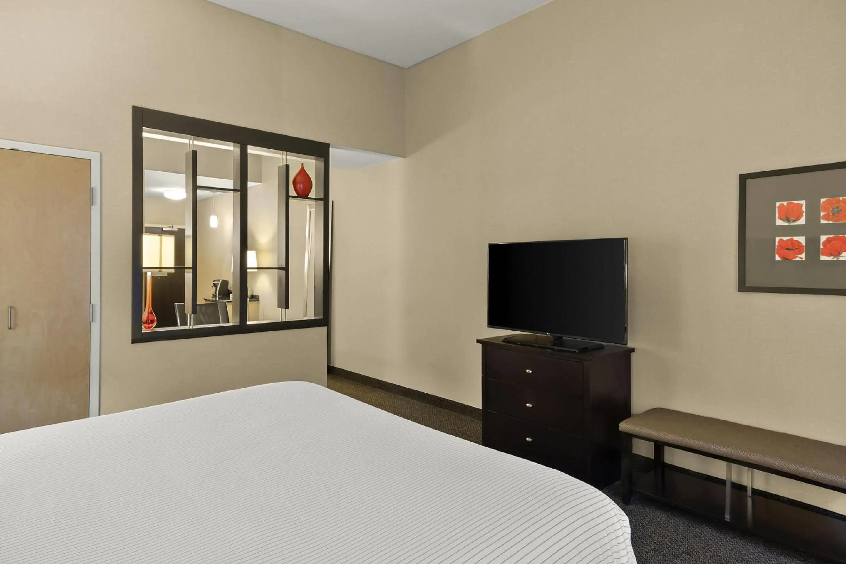 Bedroom in Cambria Hotel Columbus - Polaris