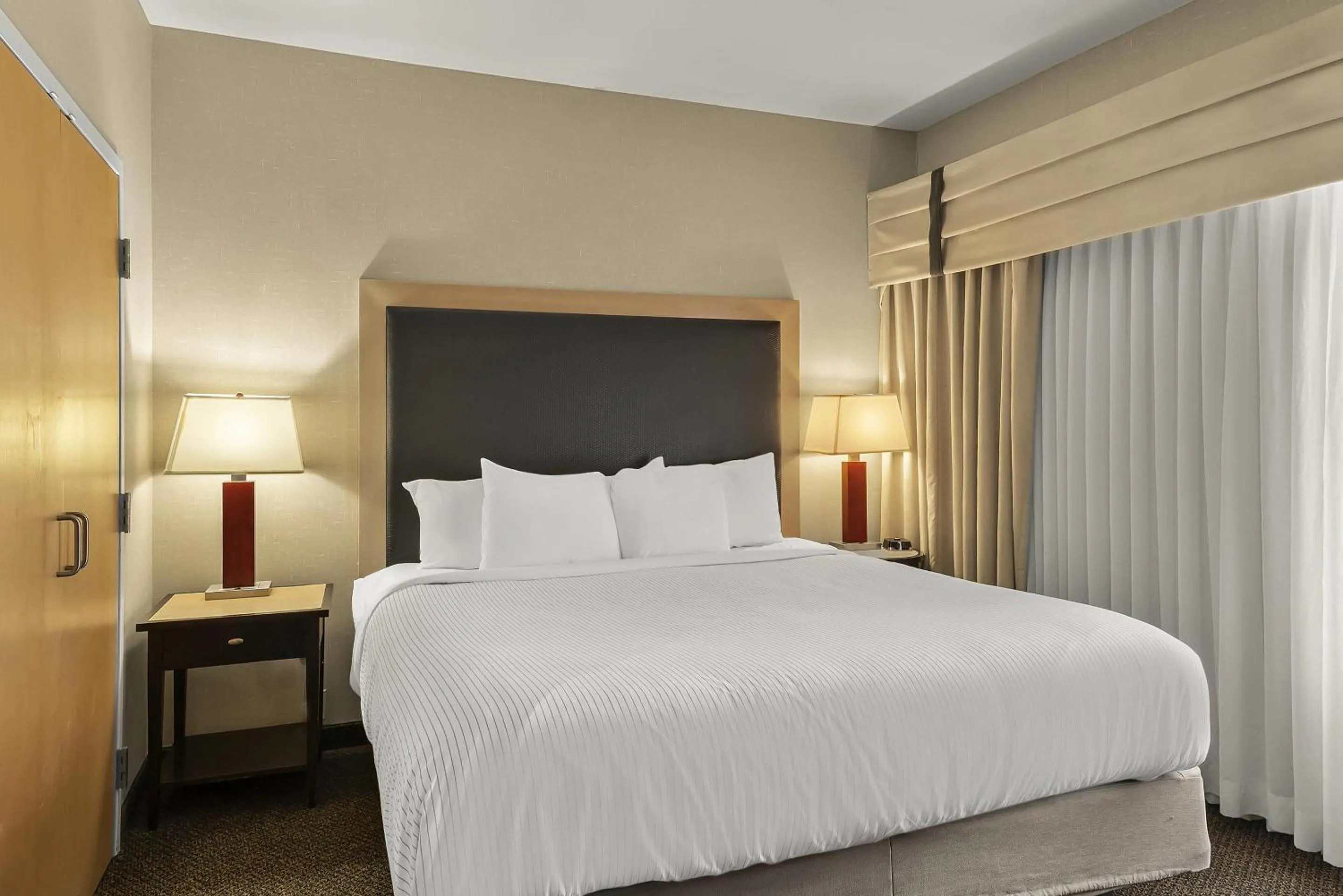 Bedroom in Cambria Hotel Columbus - Polaris