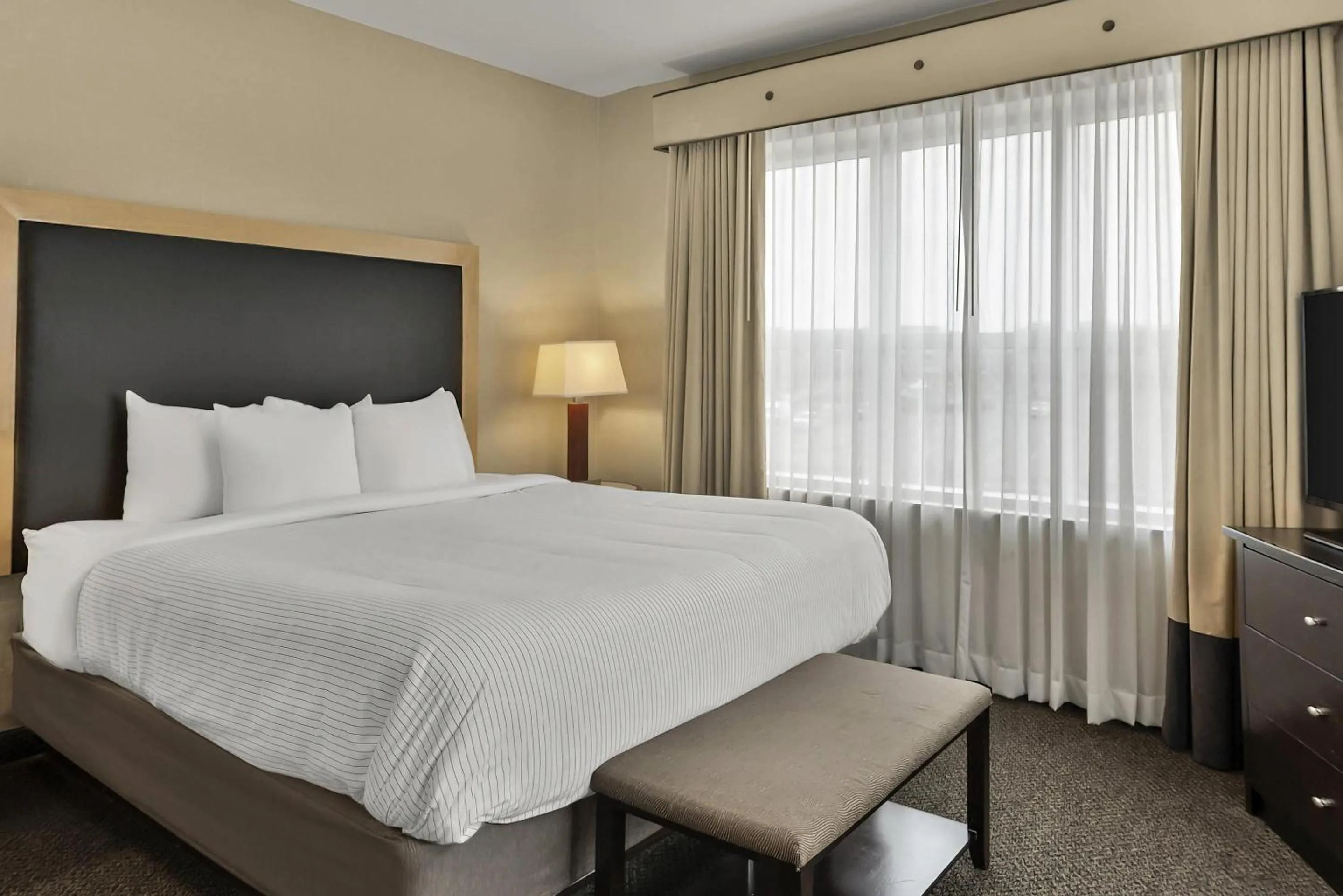 Bedroom in Cambria Hotel Columbus - Polaris