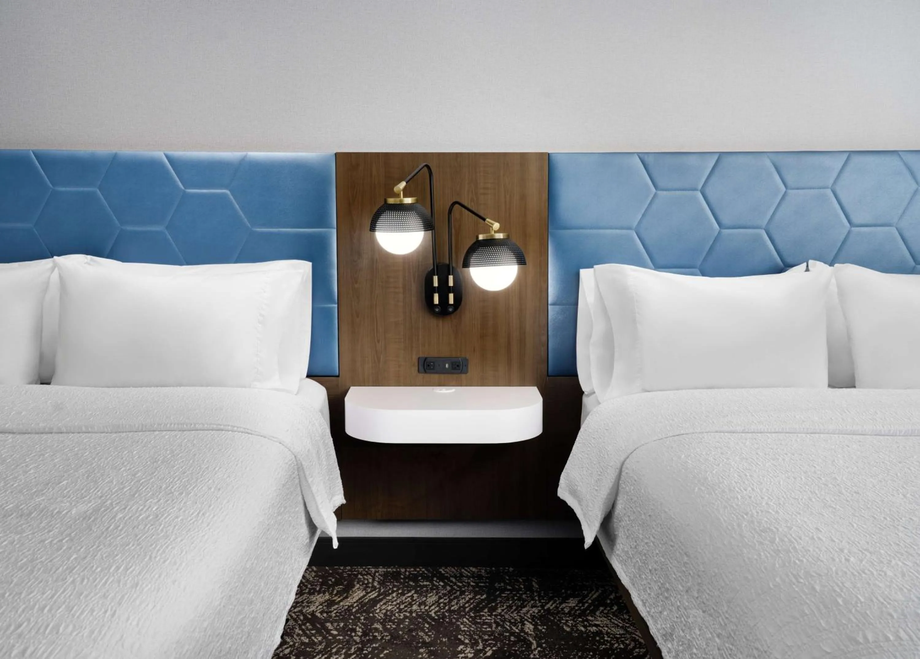 Bed in Hampton Inn & Suites Dallas-DFW Airport Hurst