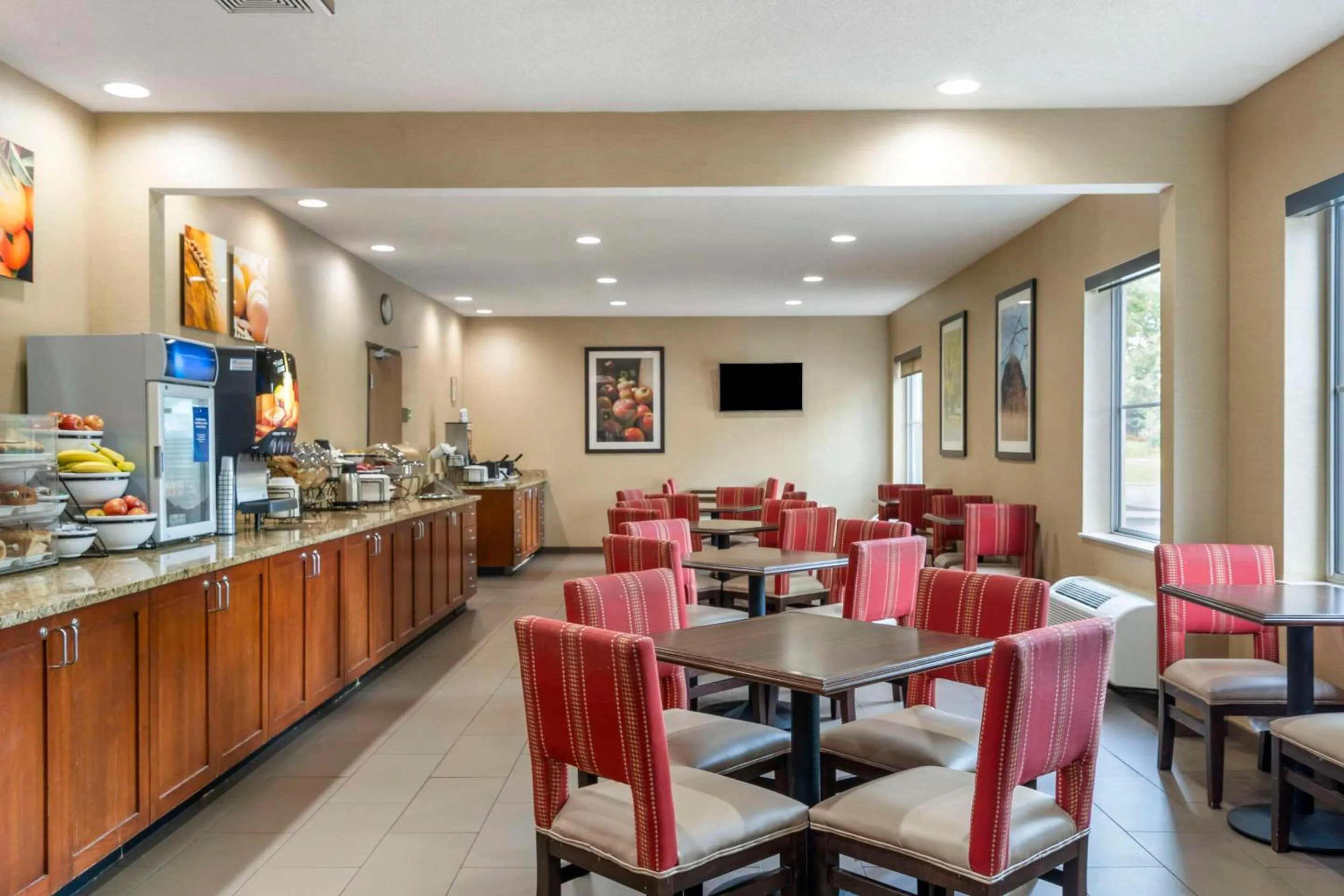 Breakfast in Comfort Inn North-Polaris