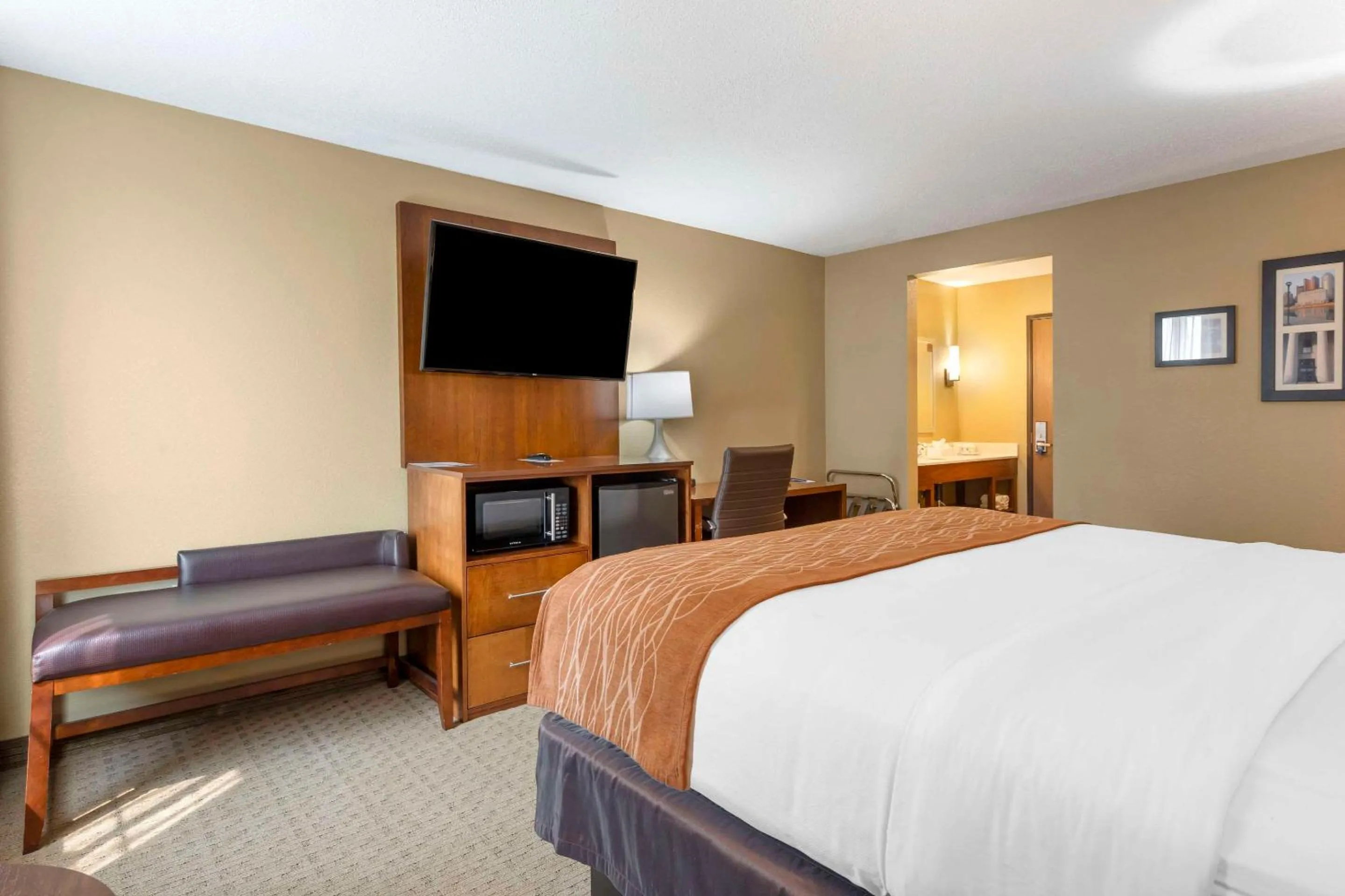 Bedroom, Bed in Comfort Inn North-Polaris