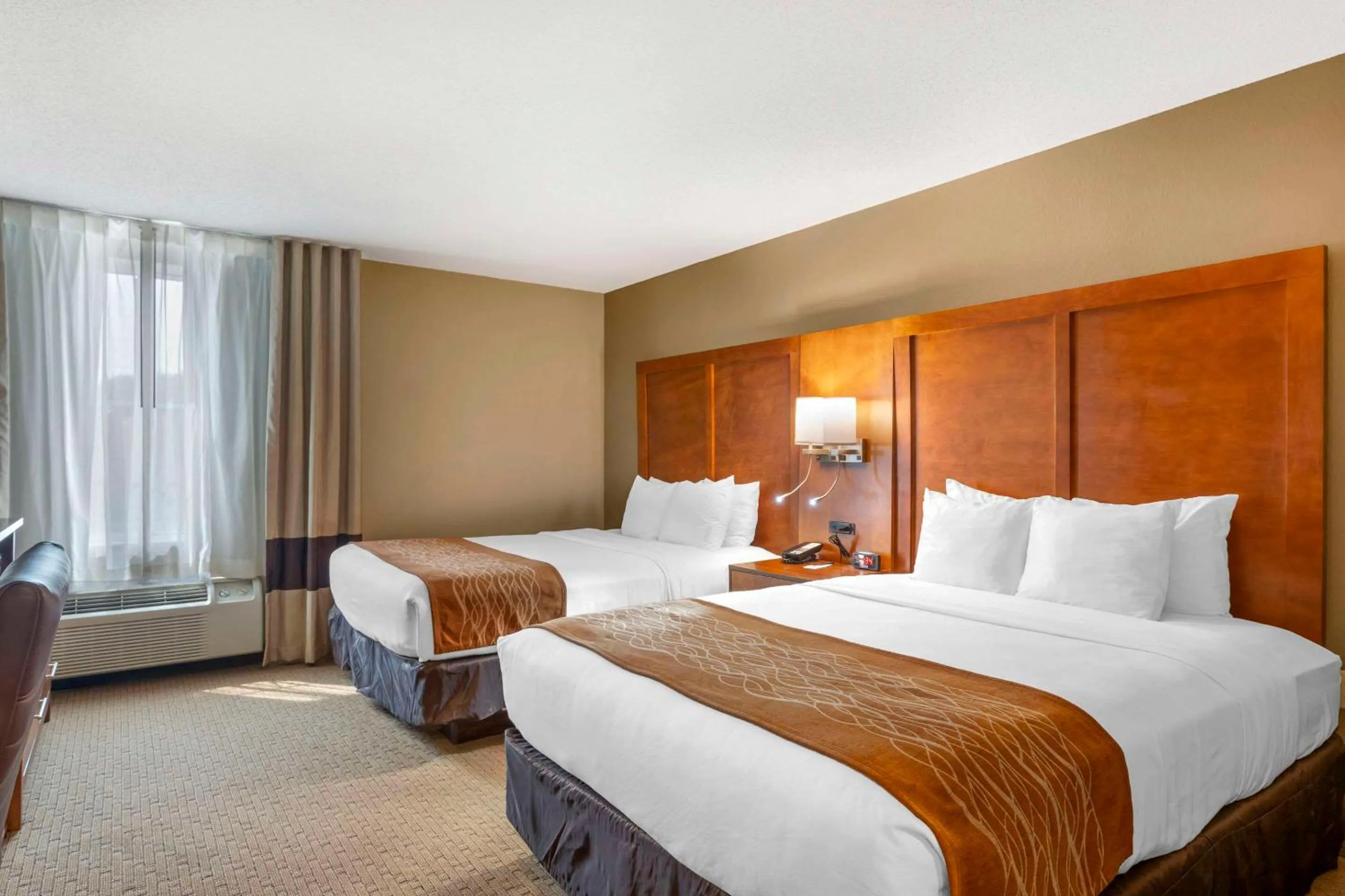 Bedroom, Bed in Comfort Inn North-Polaris