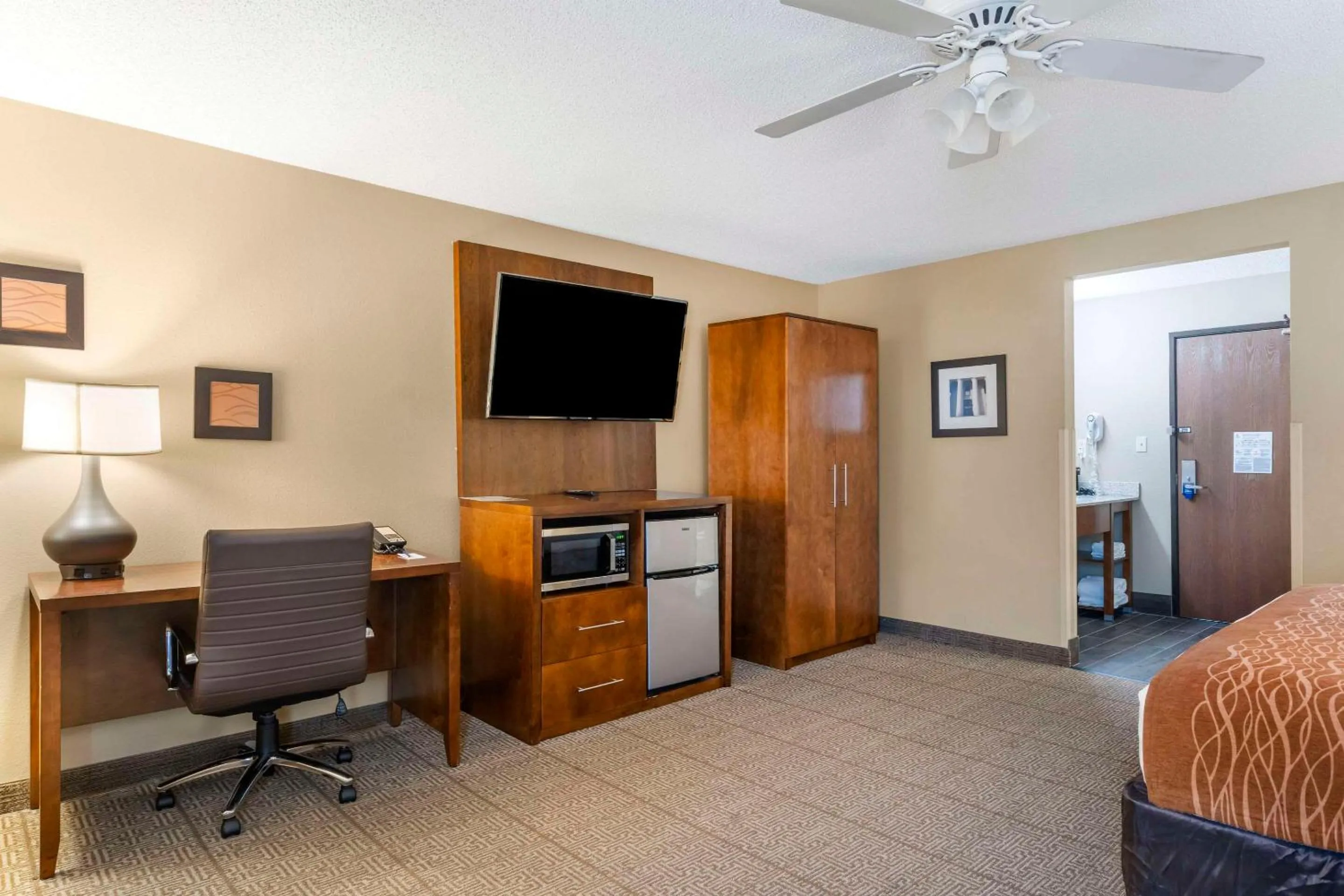 Bedroom, Bed in Comfort Inn North-Polaris