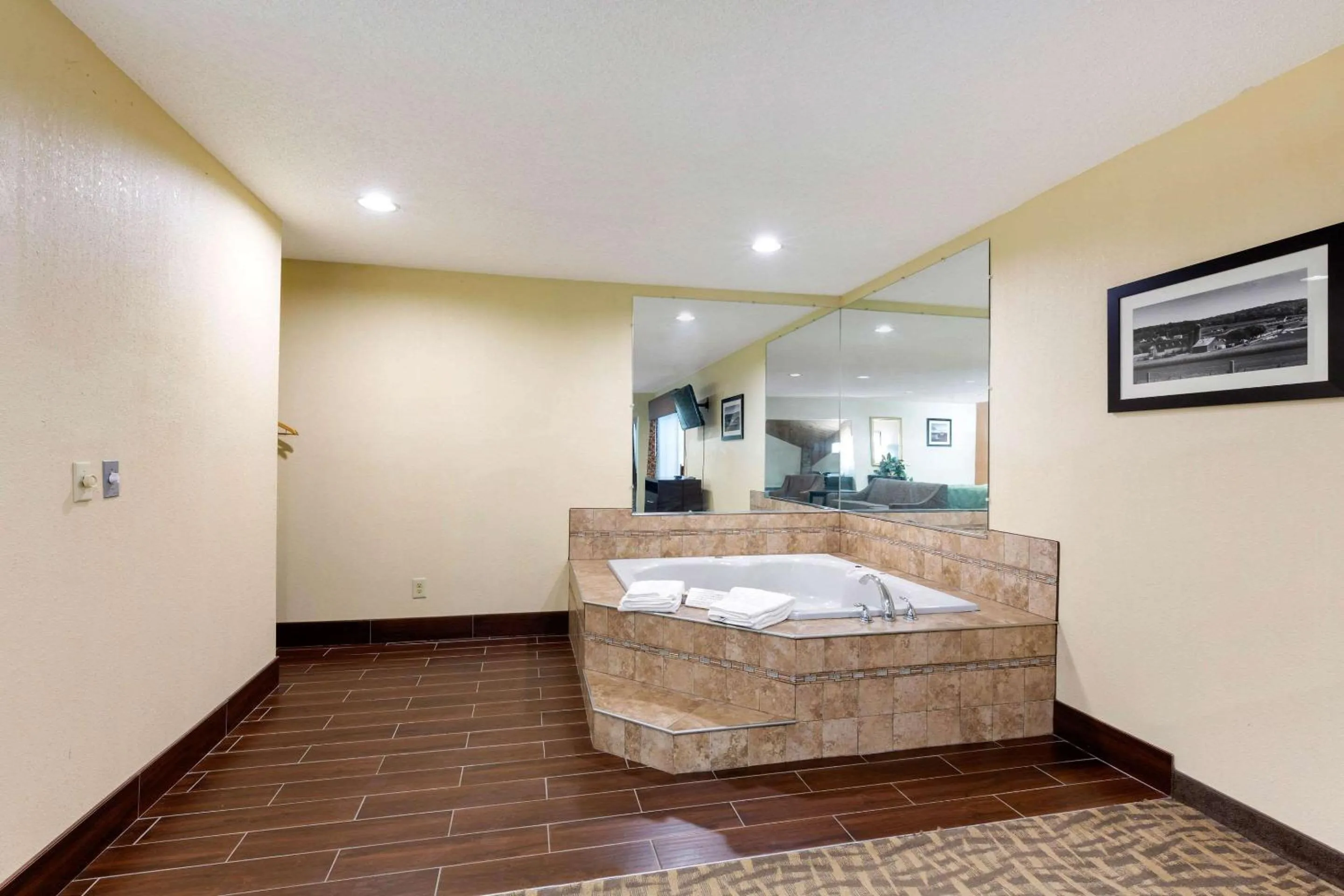 Photo of the whole room in Quality Inn Wooster