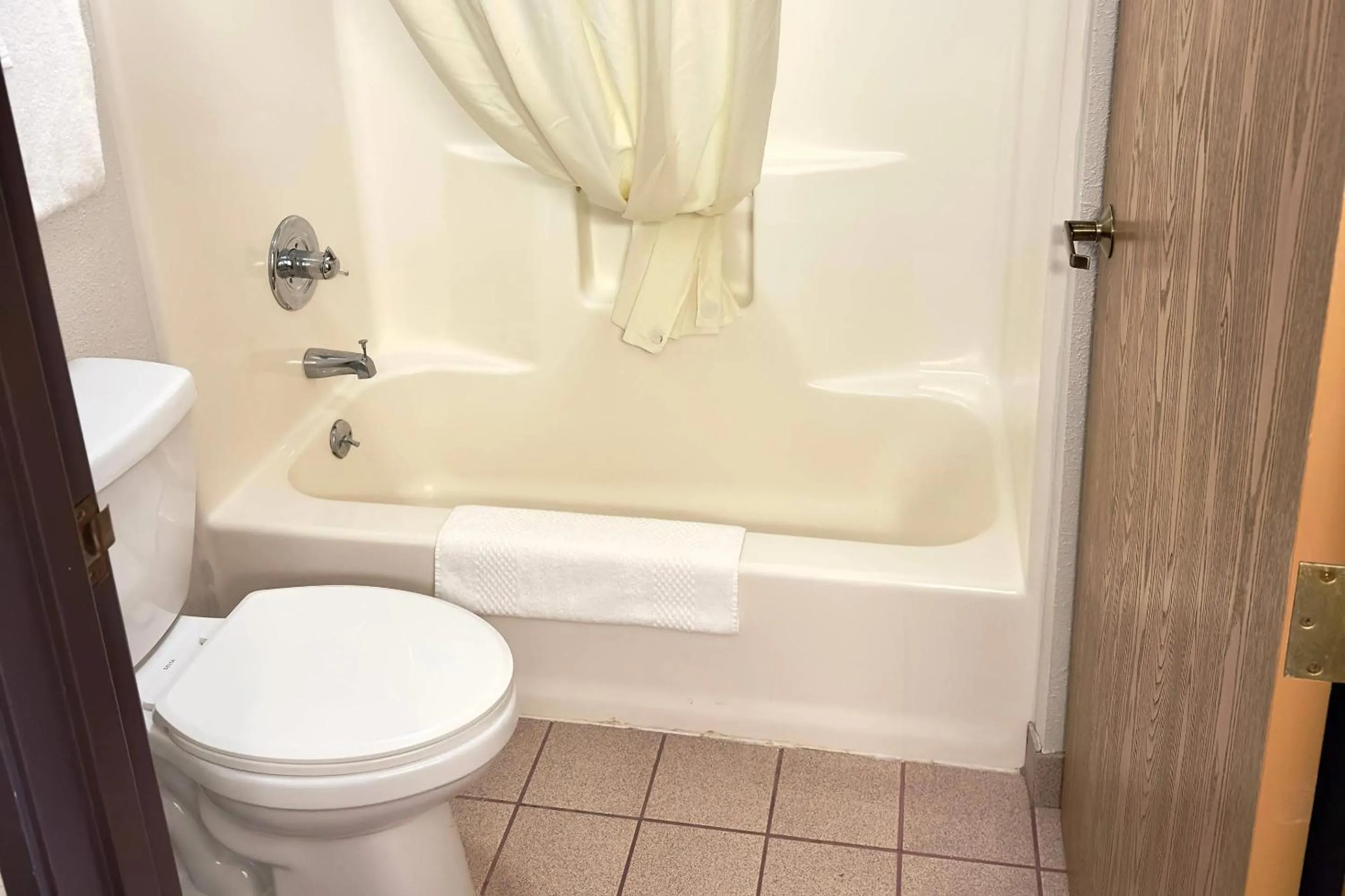 Bedroom in Quality Inn