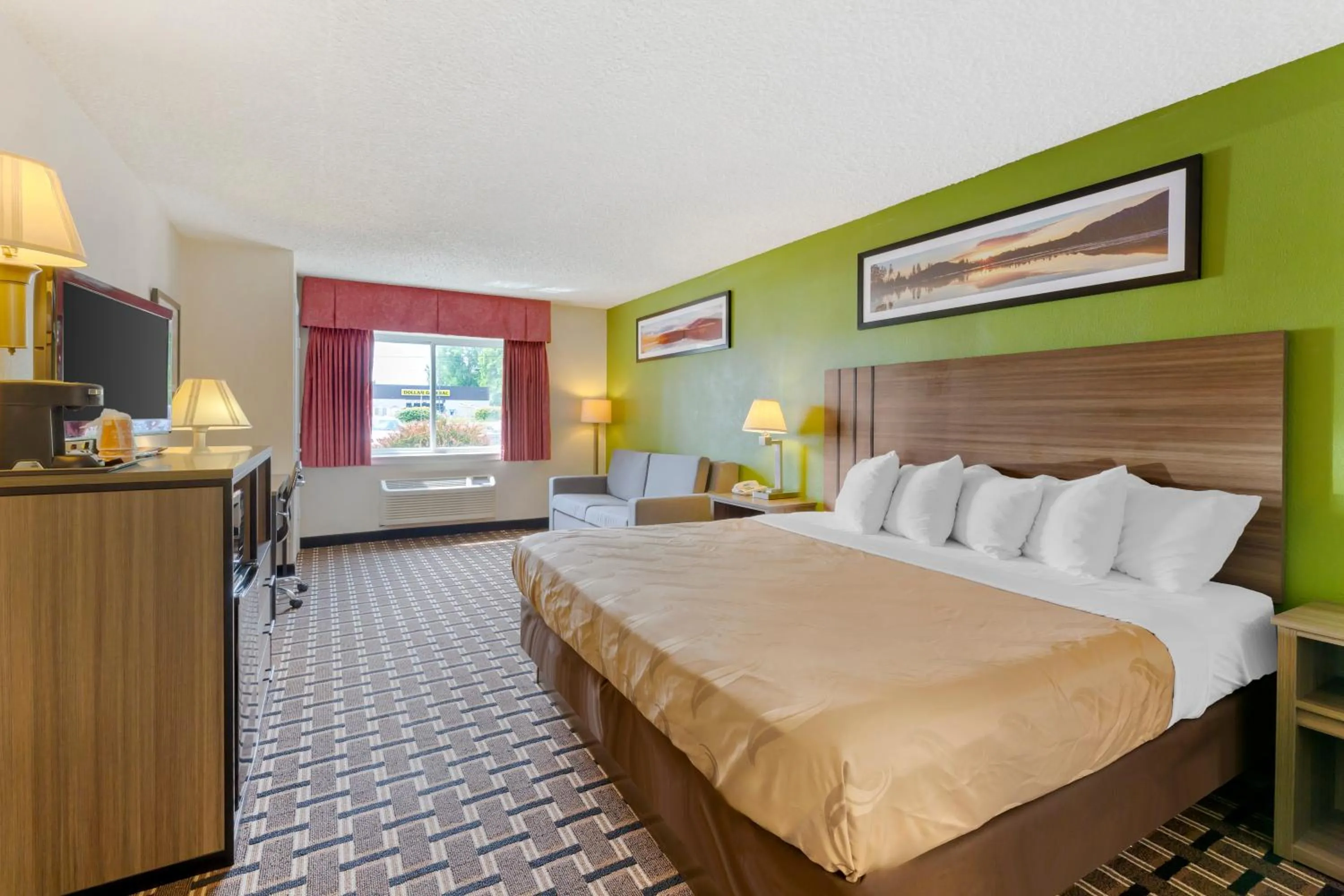 Bedroom, Bed in Rodeway Inn Huron