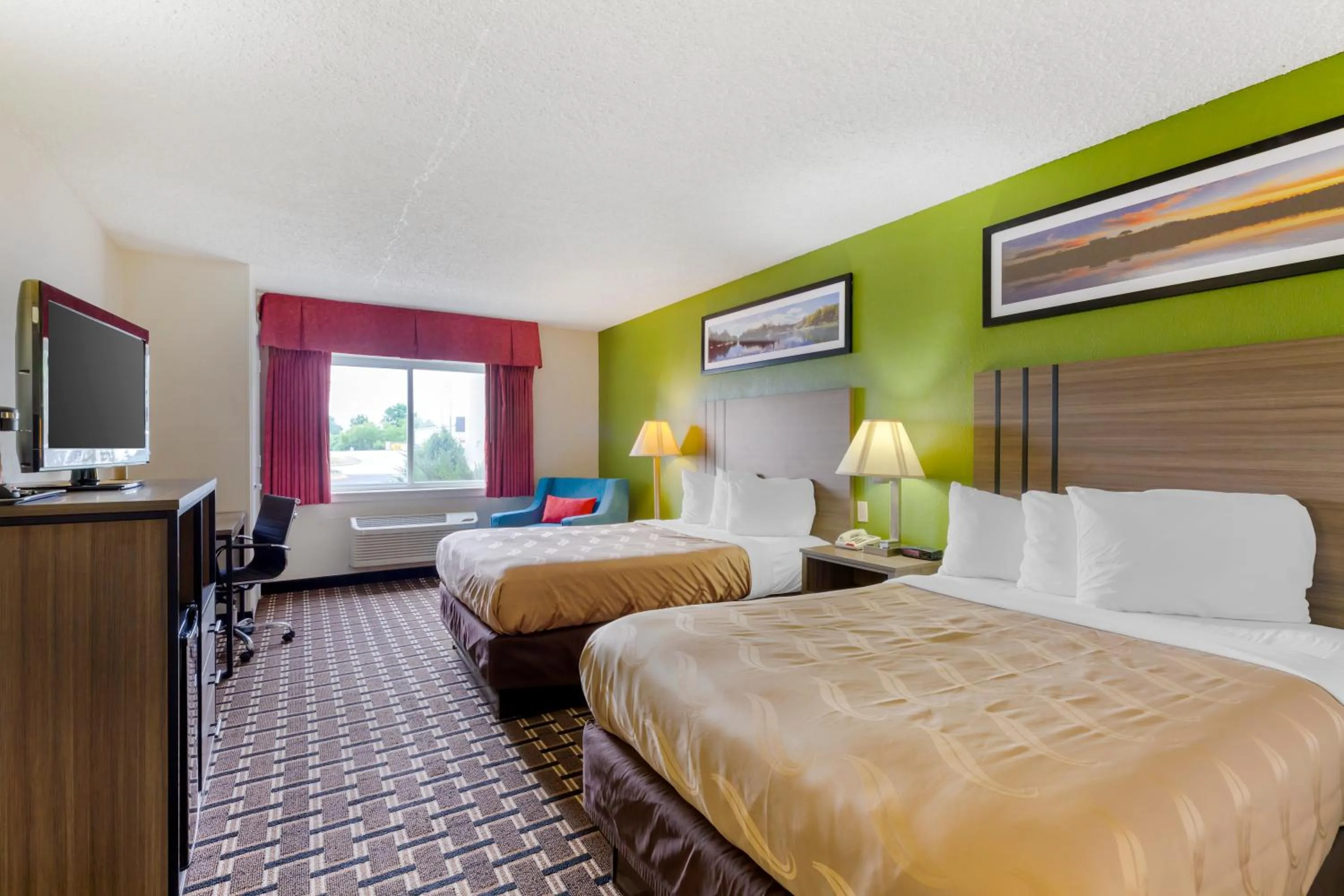 Bedroom, Bed in Rodeway Inn Huron
