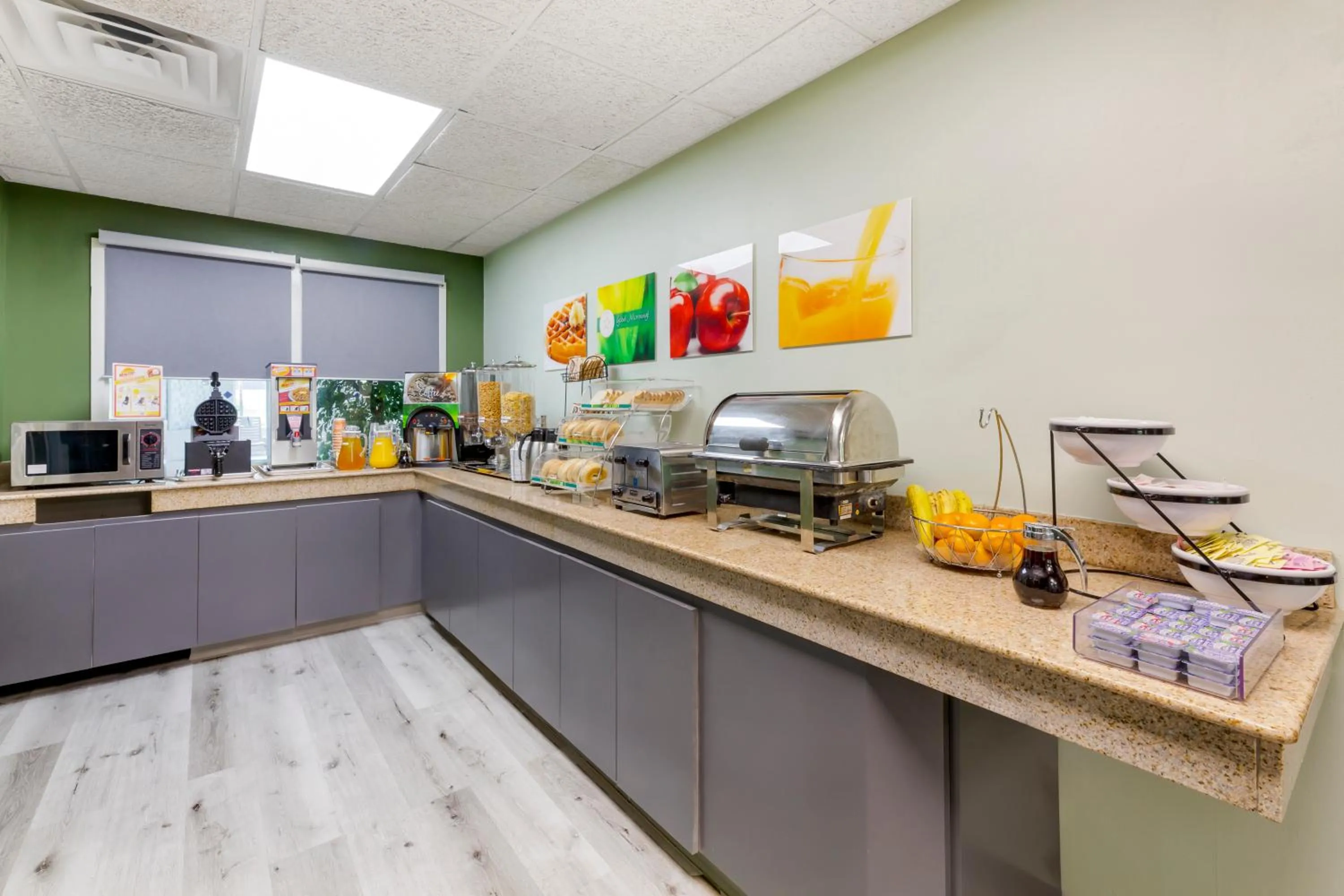 Food and drinks in Rodeway Inn Huron