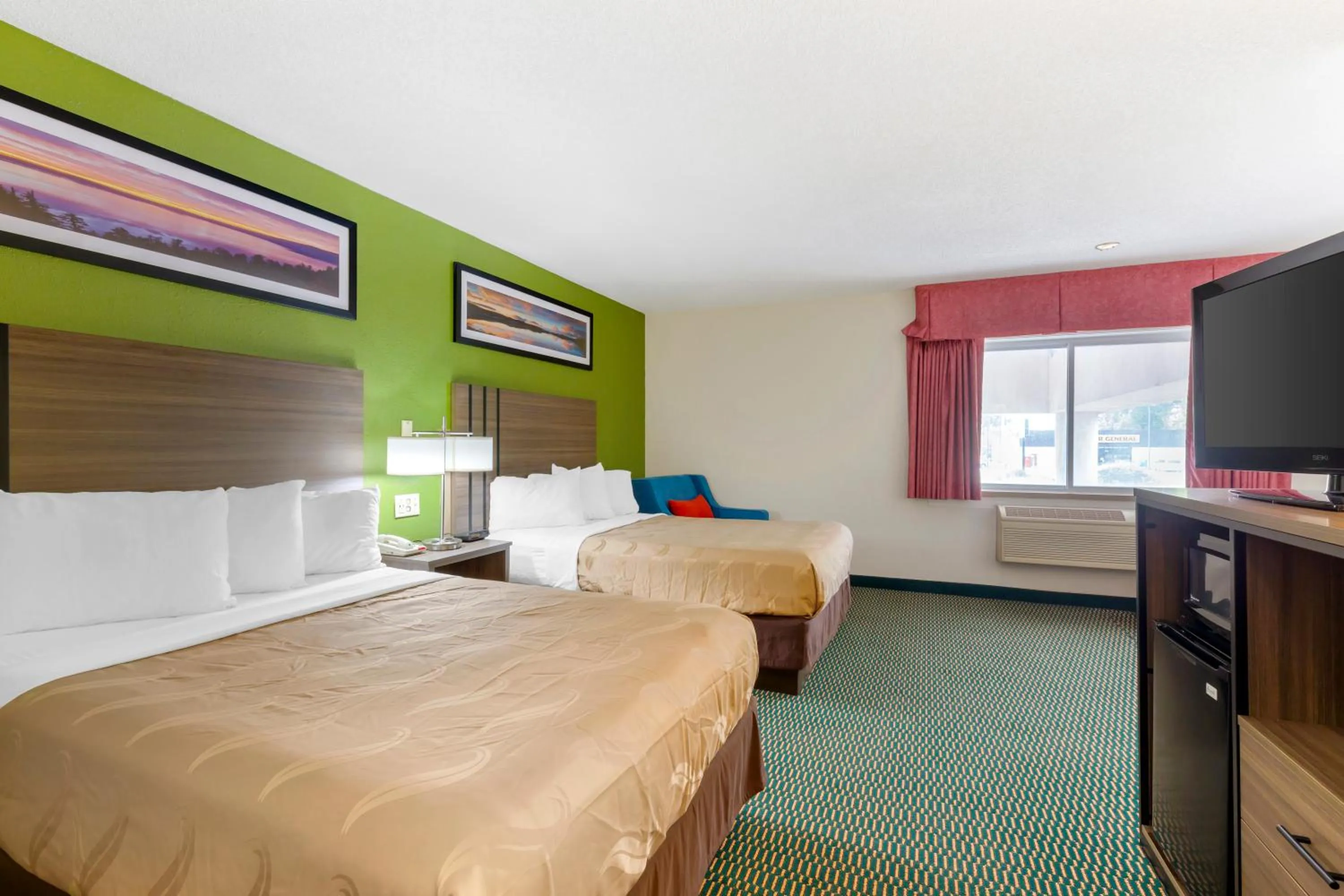 Bed in Rodeway Inn Huron