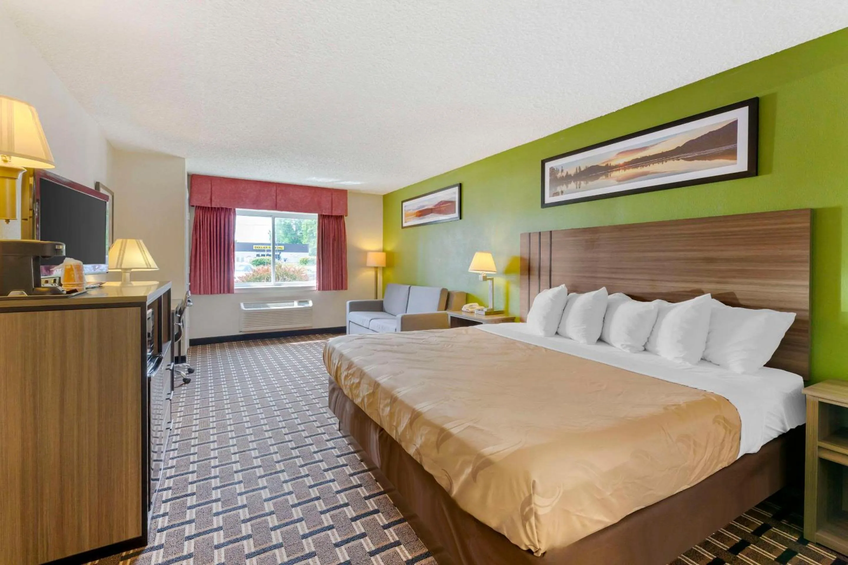 Bedroom, Bed in Rodeway Inn Huron