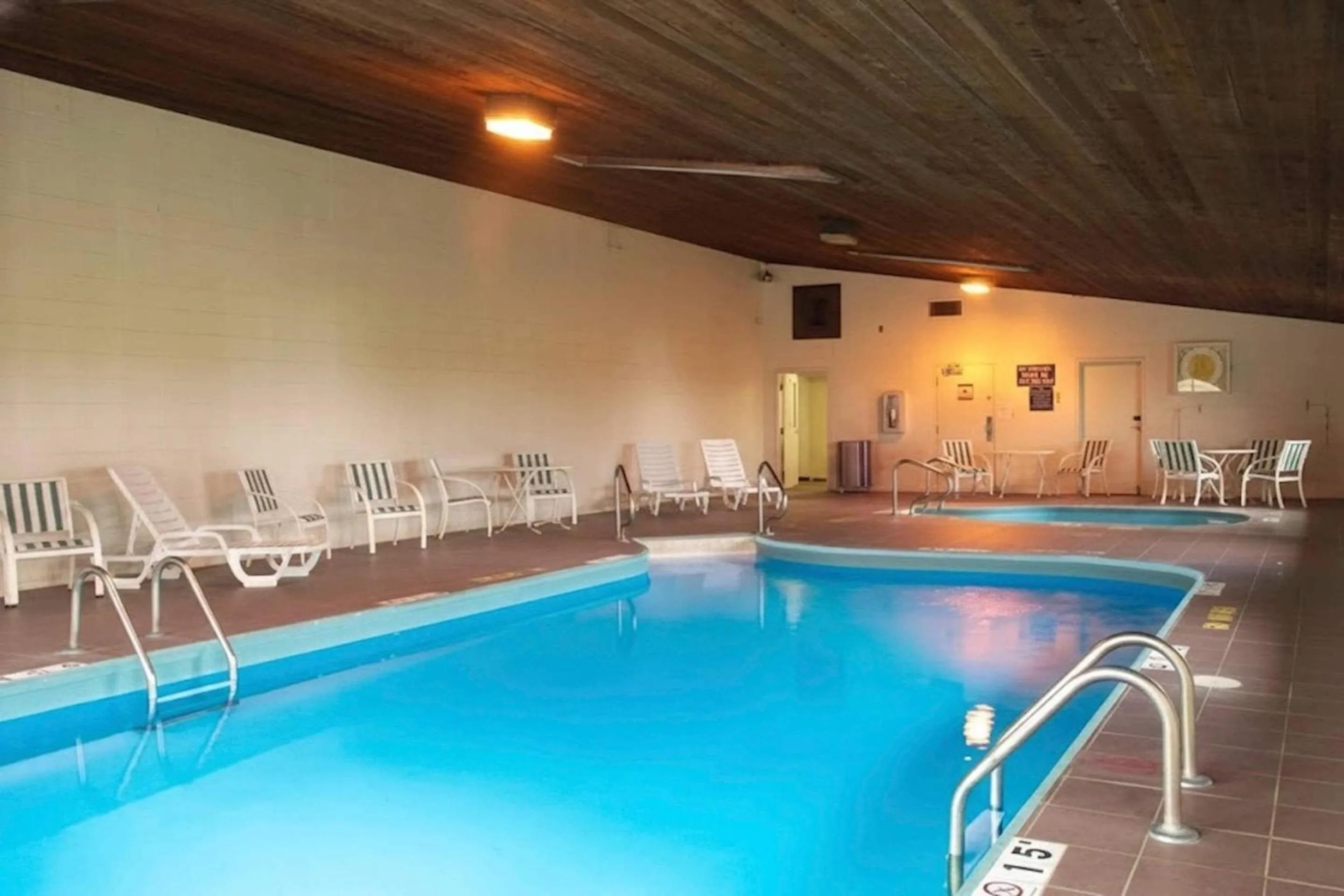 Swimming pool in Quality Inn Milan-Sandusky