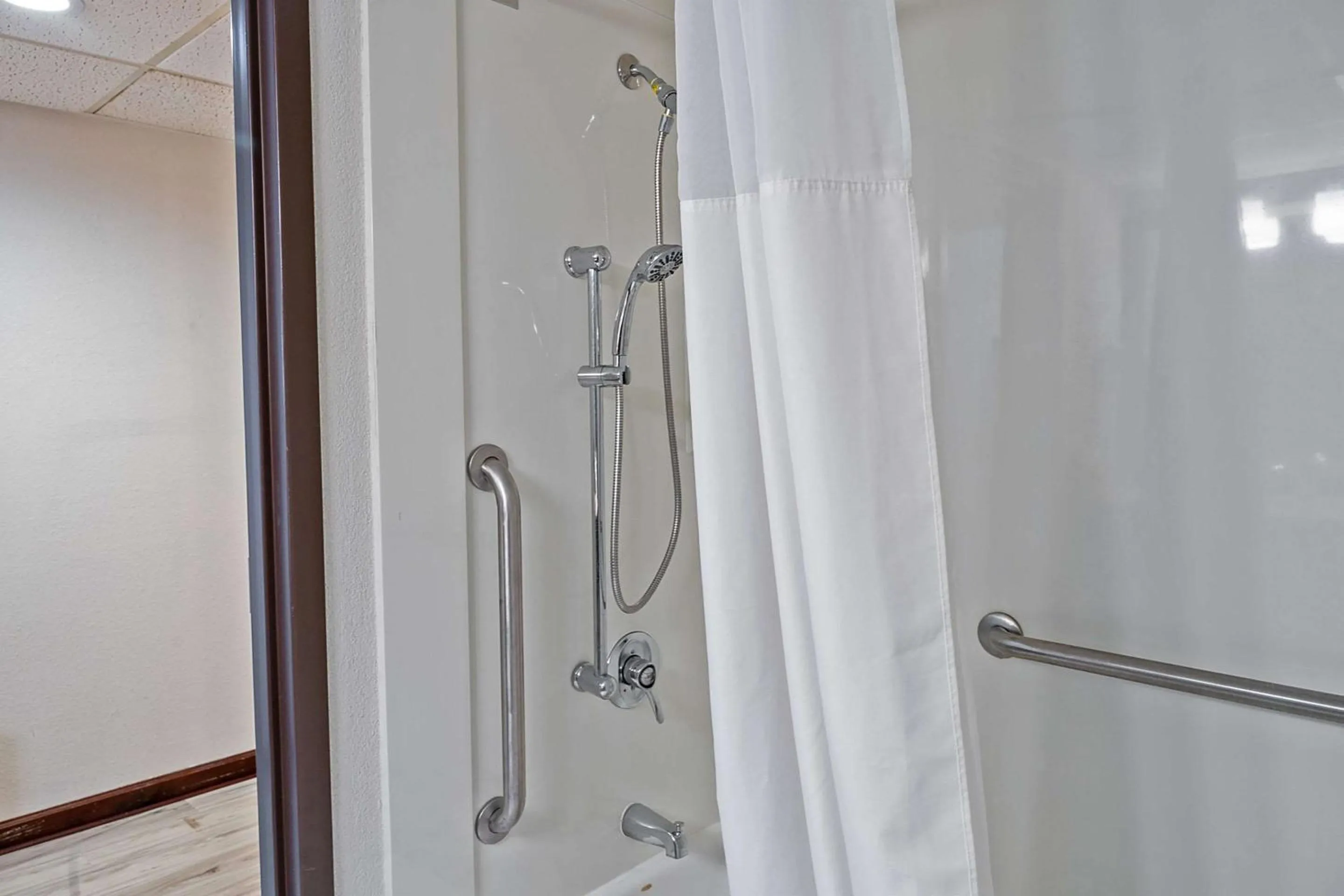 Bedroom in Quality Inn Milan-Sandusky