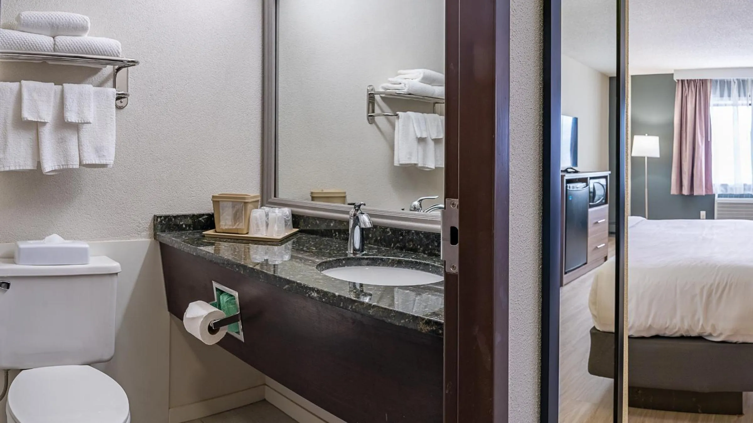 Bed in Quality Inn Milan-Sandusky