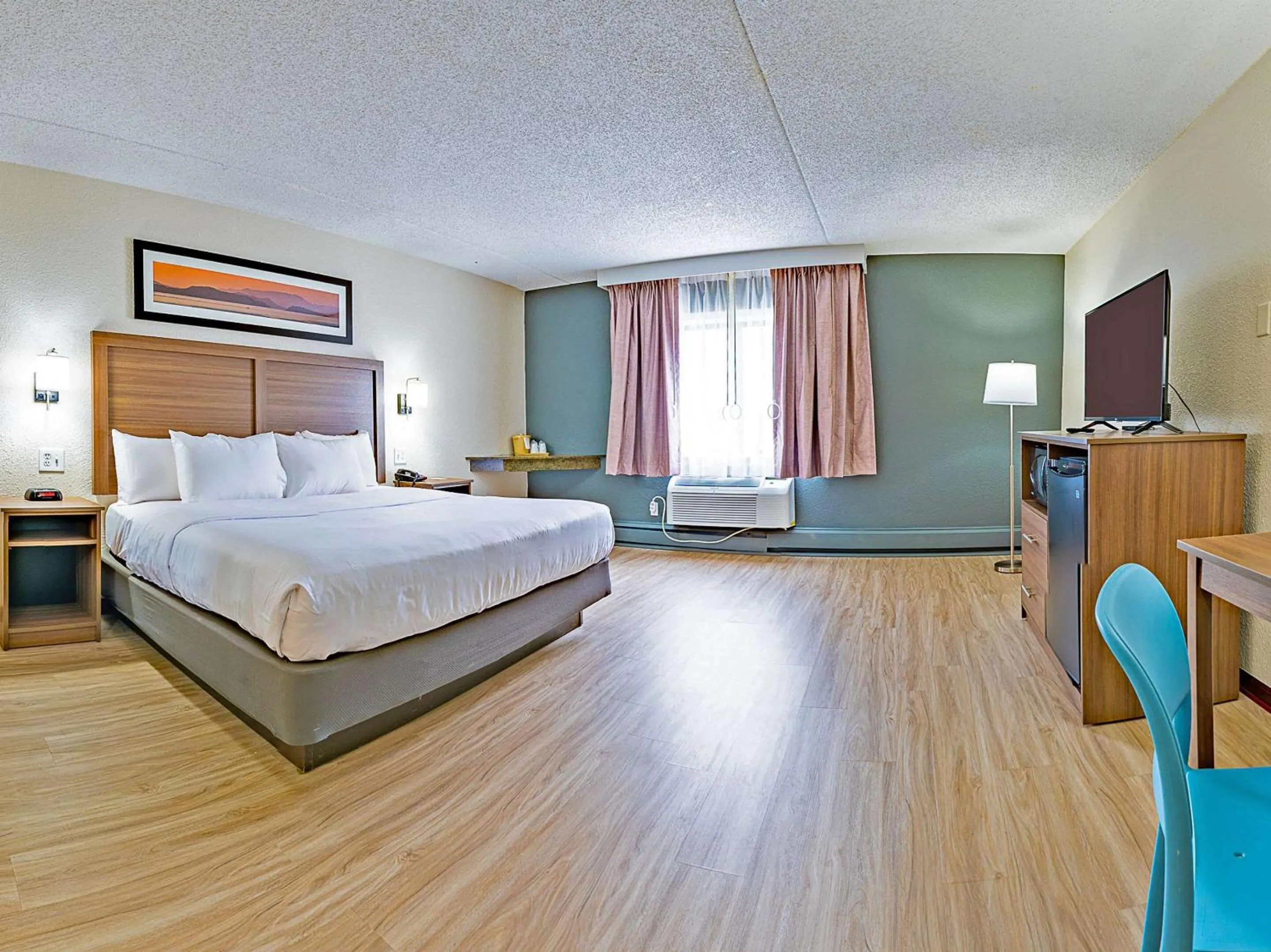 Bedroom, Bed in Quality Inn Milan-Sandusky