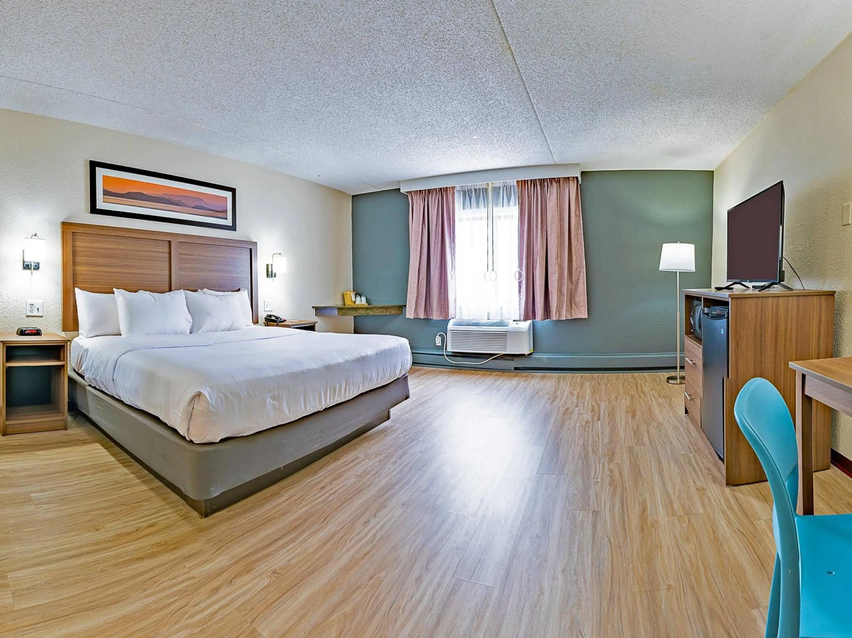 Bedroom, Bed in Quality Inn Milan-Sandusky