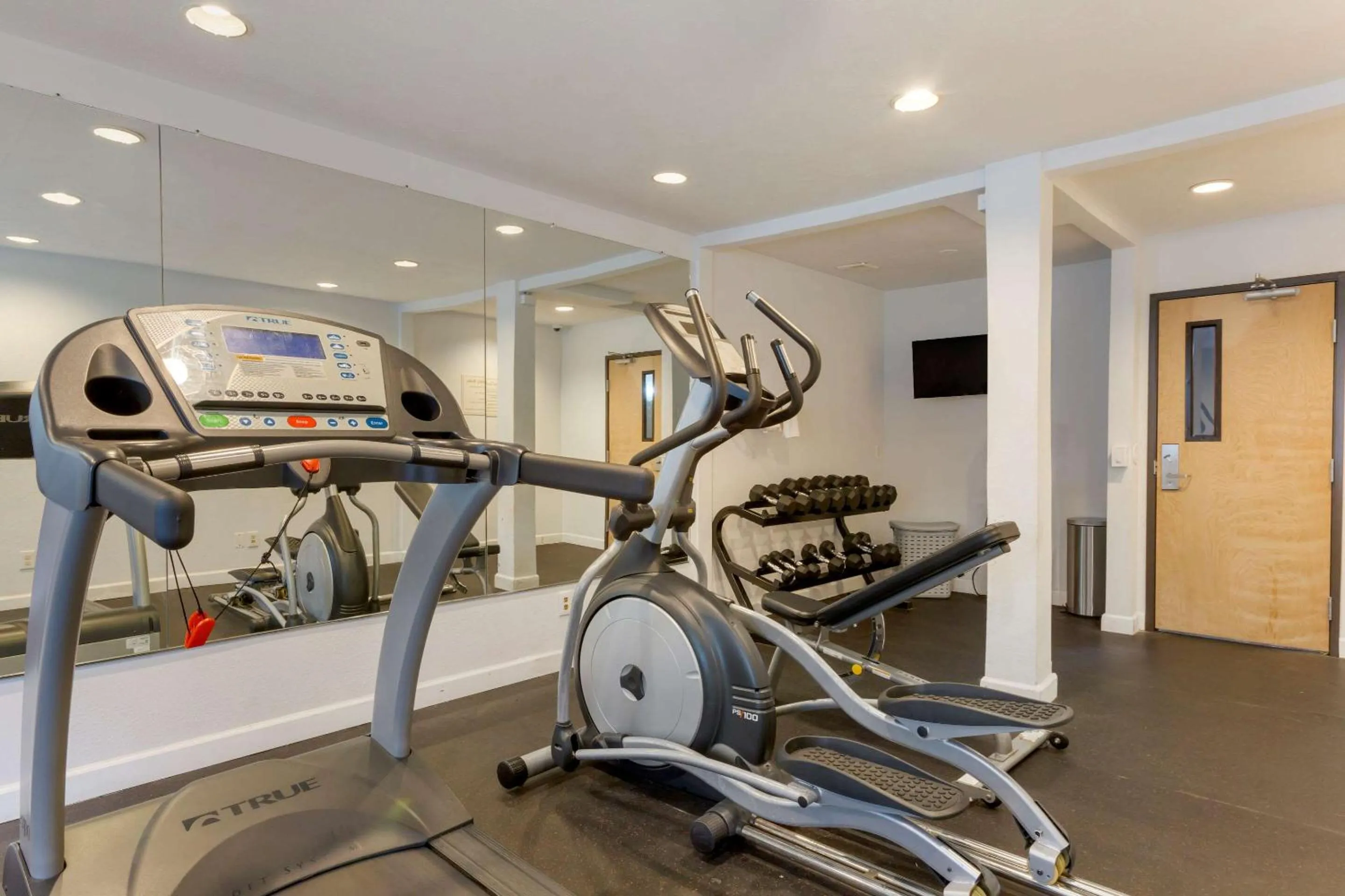 Fitness centre/facilities in Quality Inn Alexis Rd
