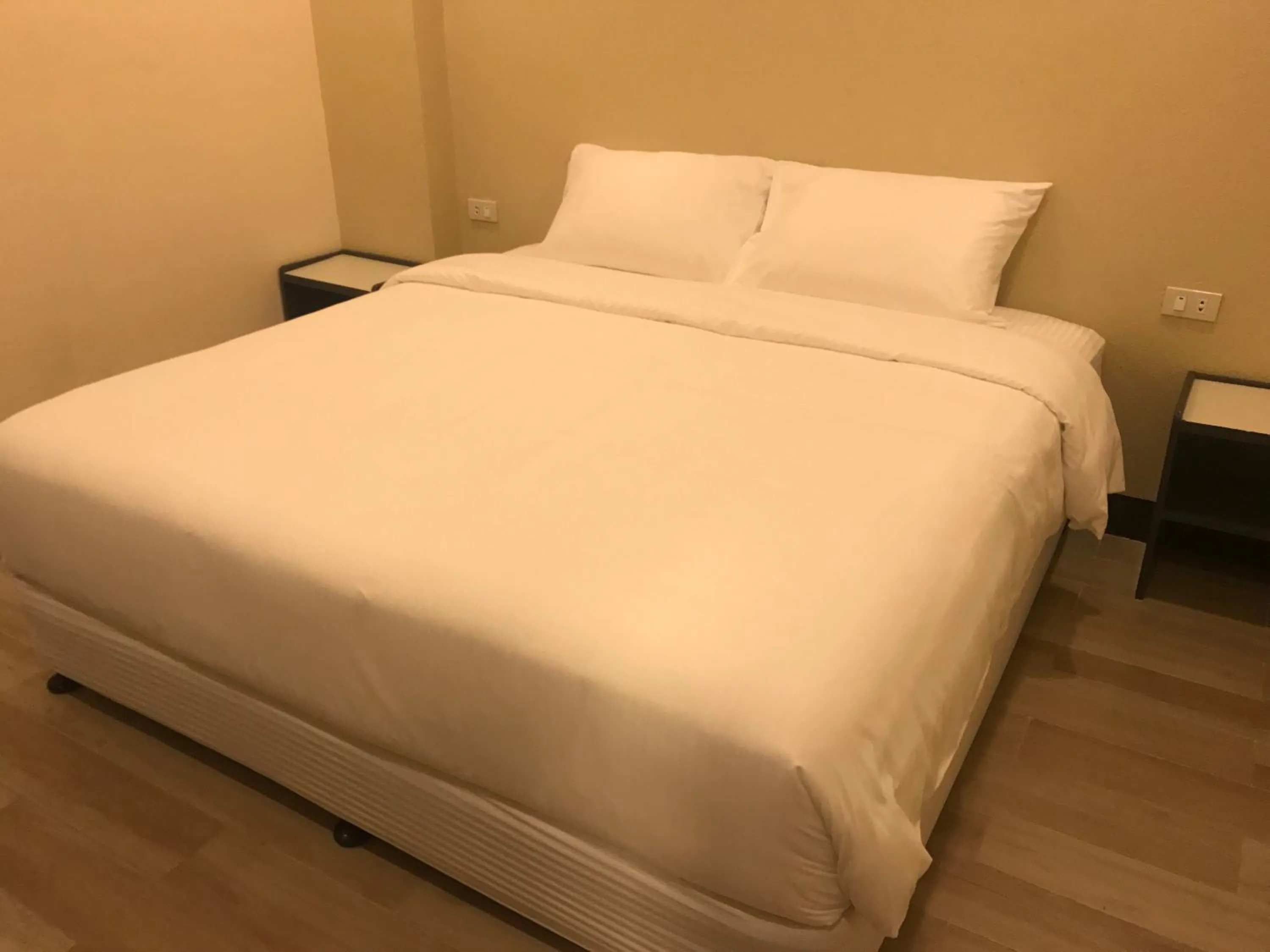 Bed in Babylon Oslob Coast Guesthouse