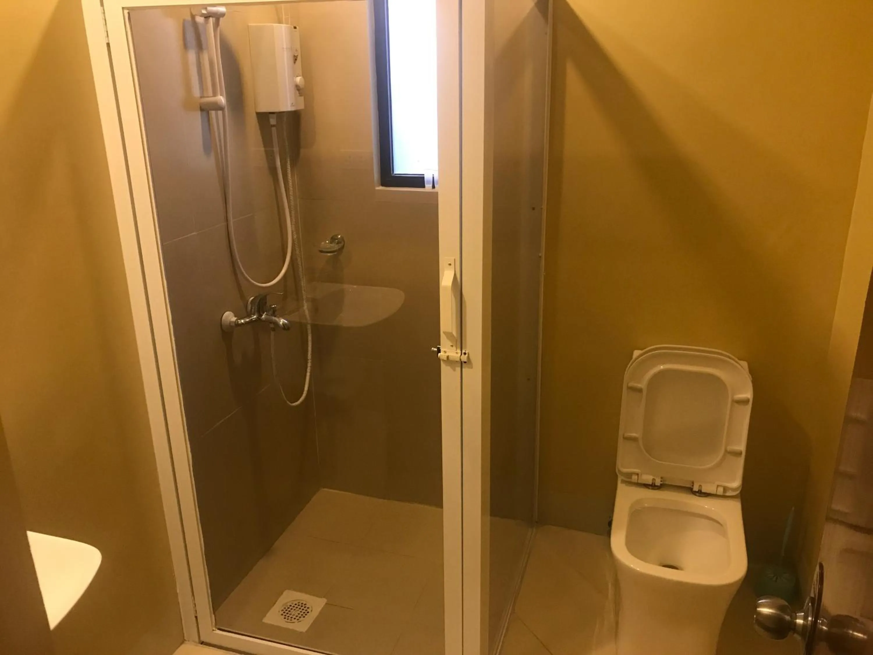 Shower in Babylon Oslob Coast Guesthouse