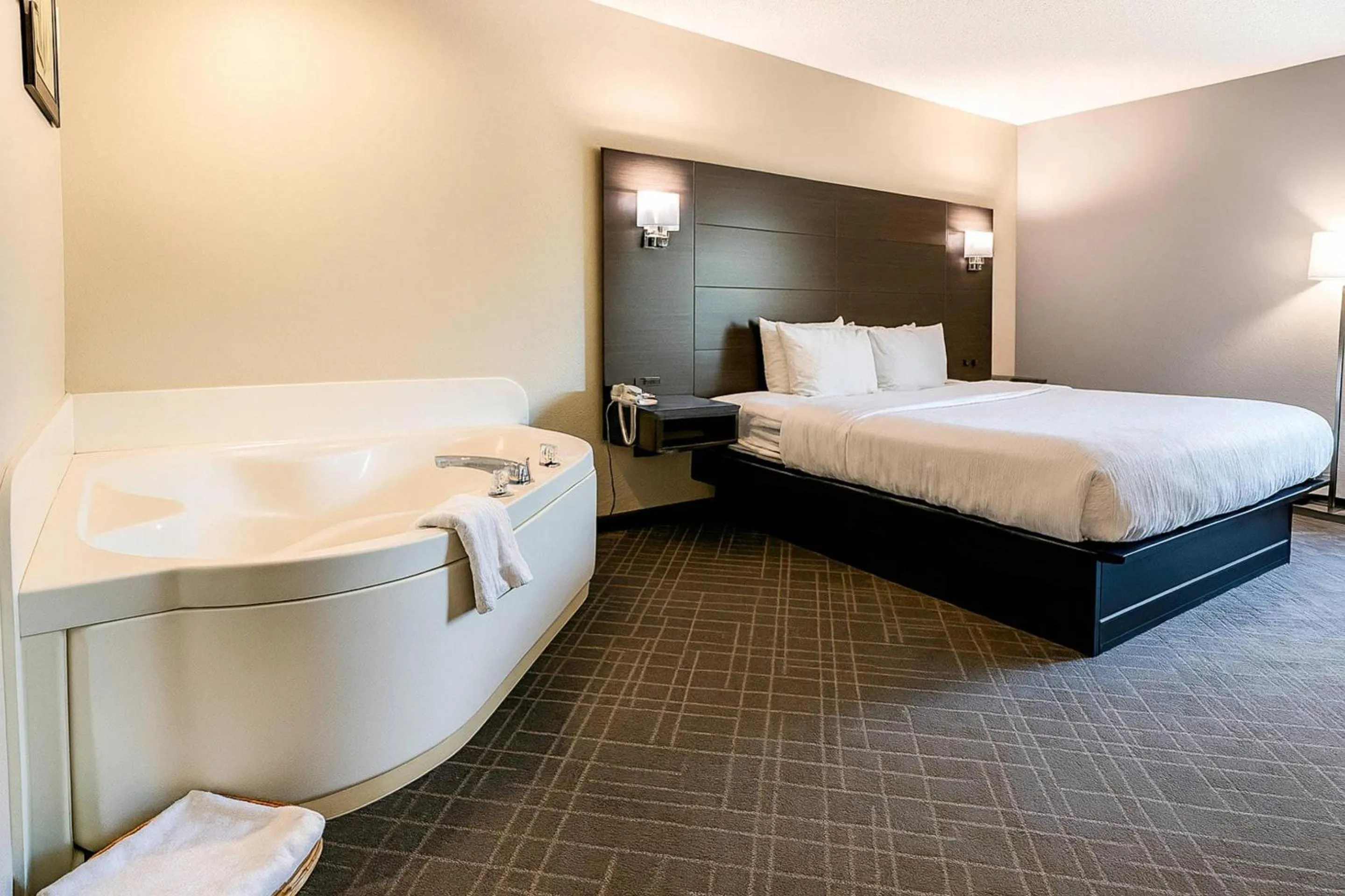 Bedroom, Bed in Quality Inn & Suites Circleville