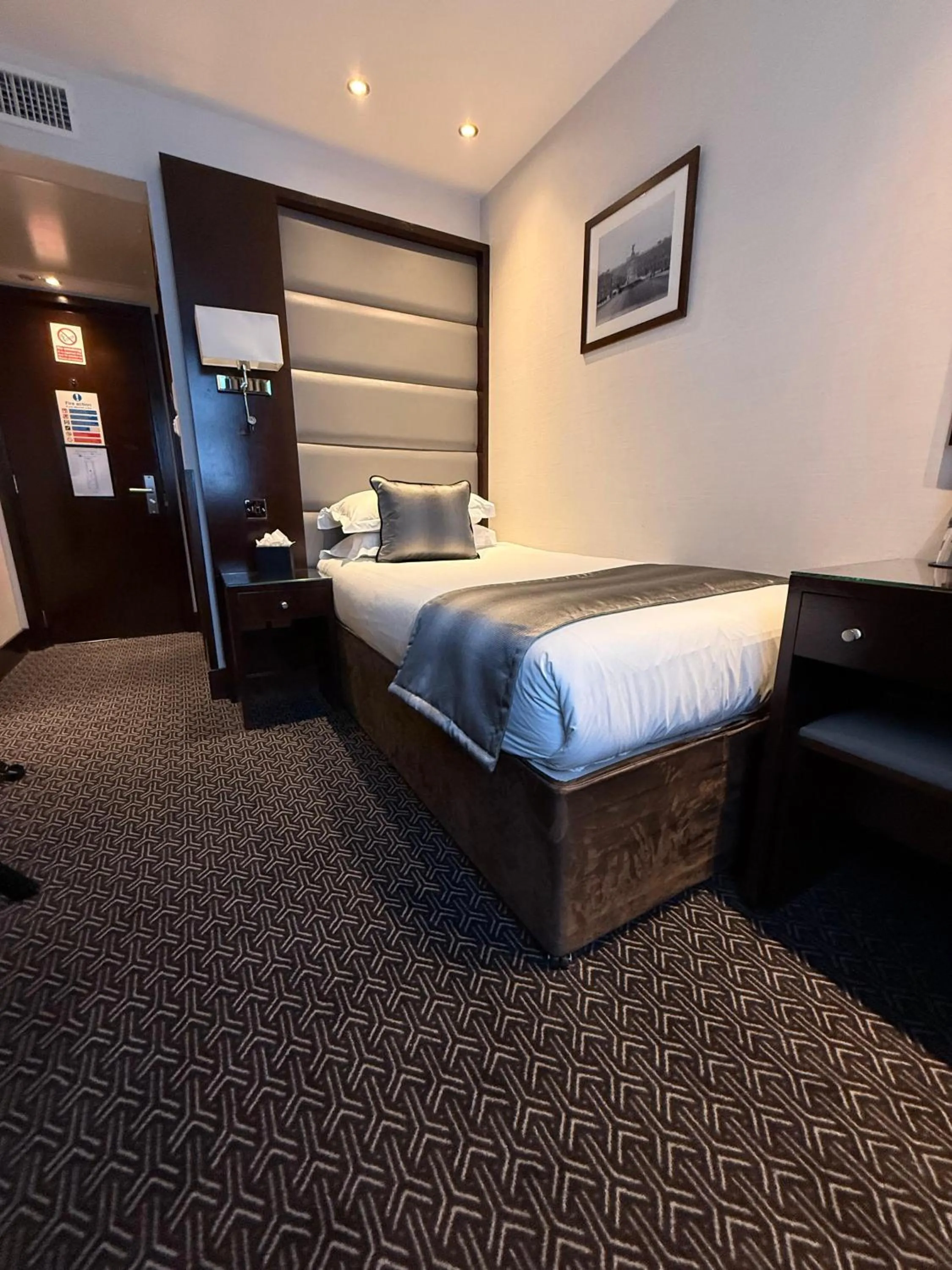 Bedroom, Bed in Park Avenue Baker Street