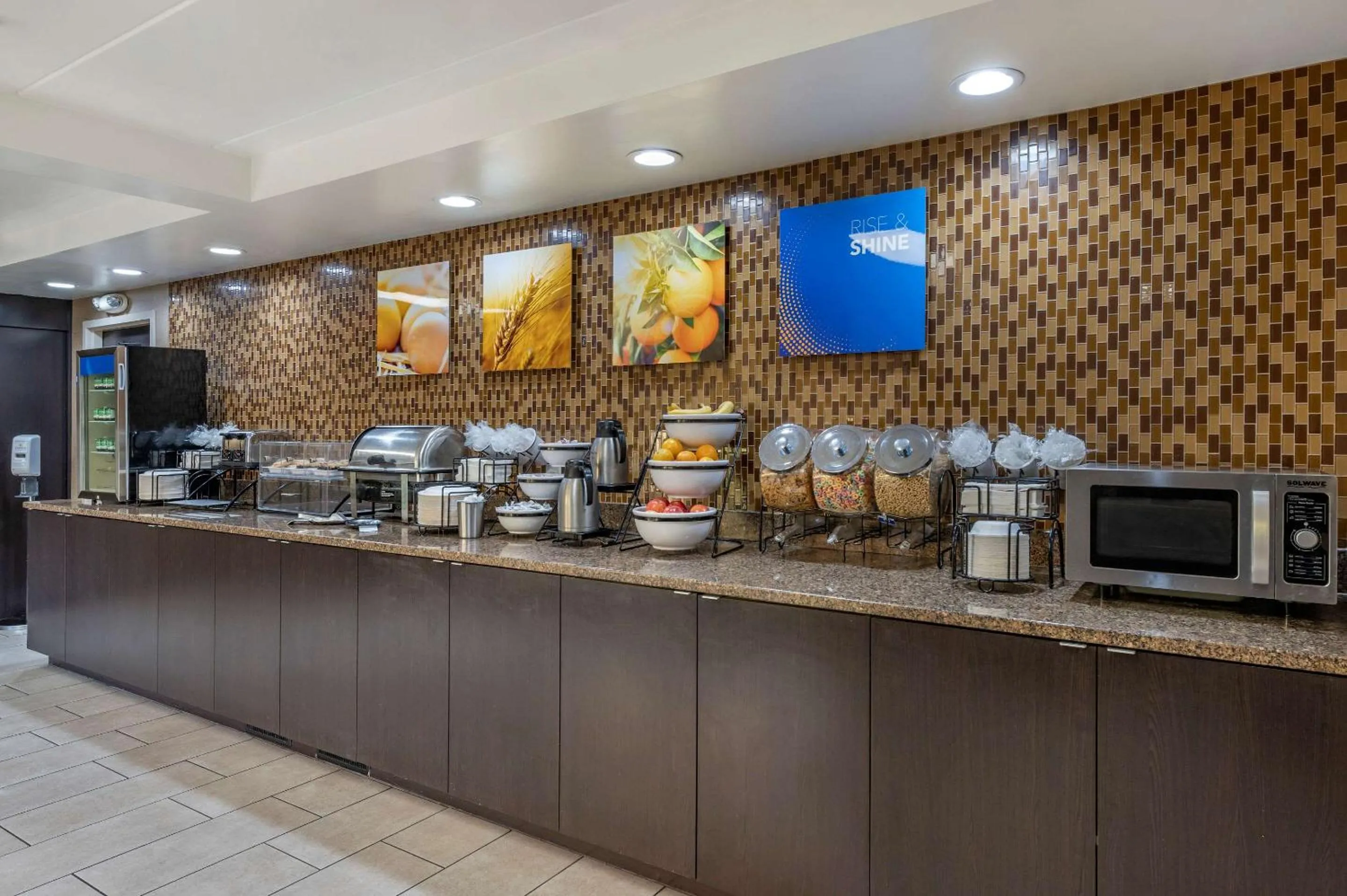 Restaurant/places to eat in Comfort Inn Cincinnati Northeast