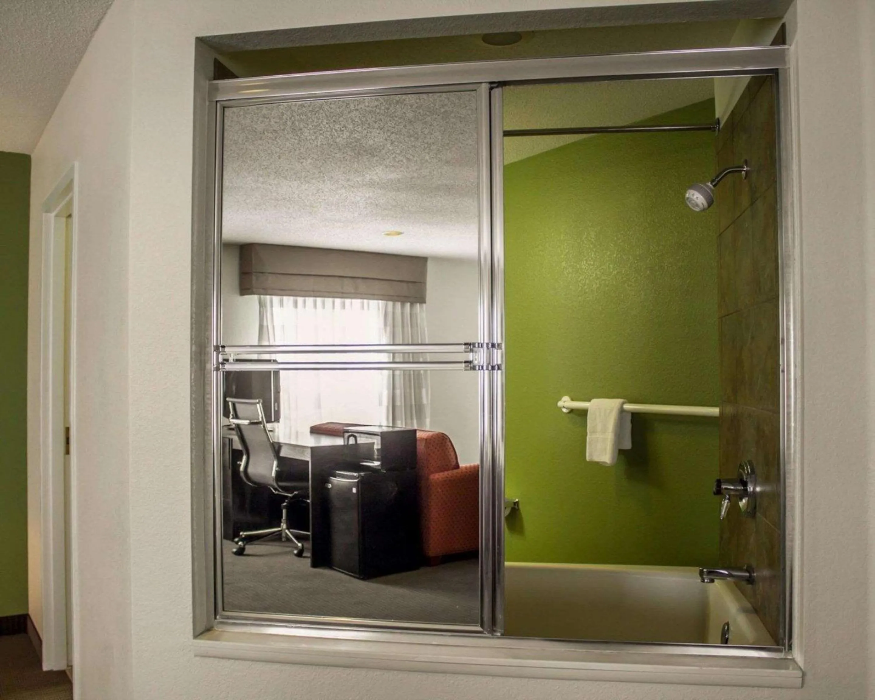 Bedroom in Sleep Inn Sandusky