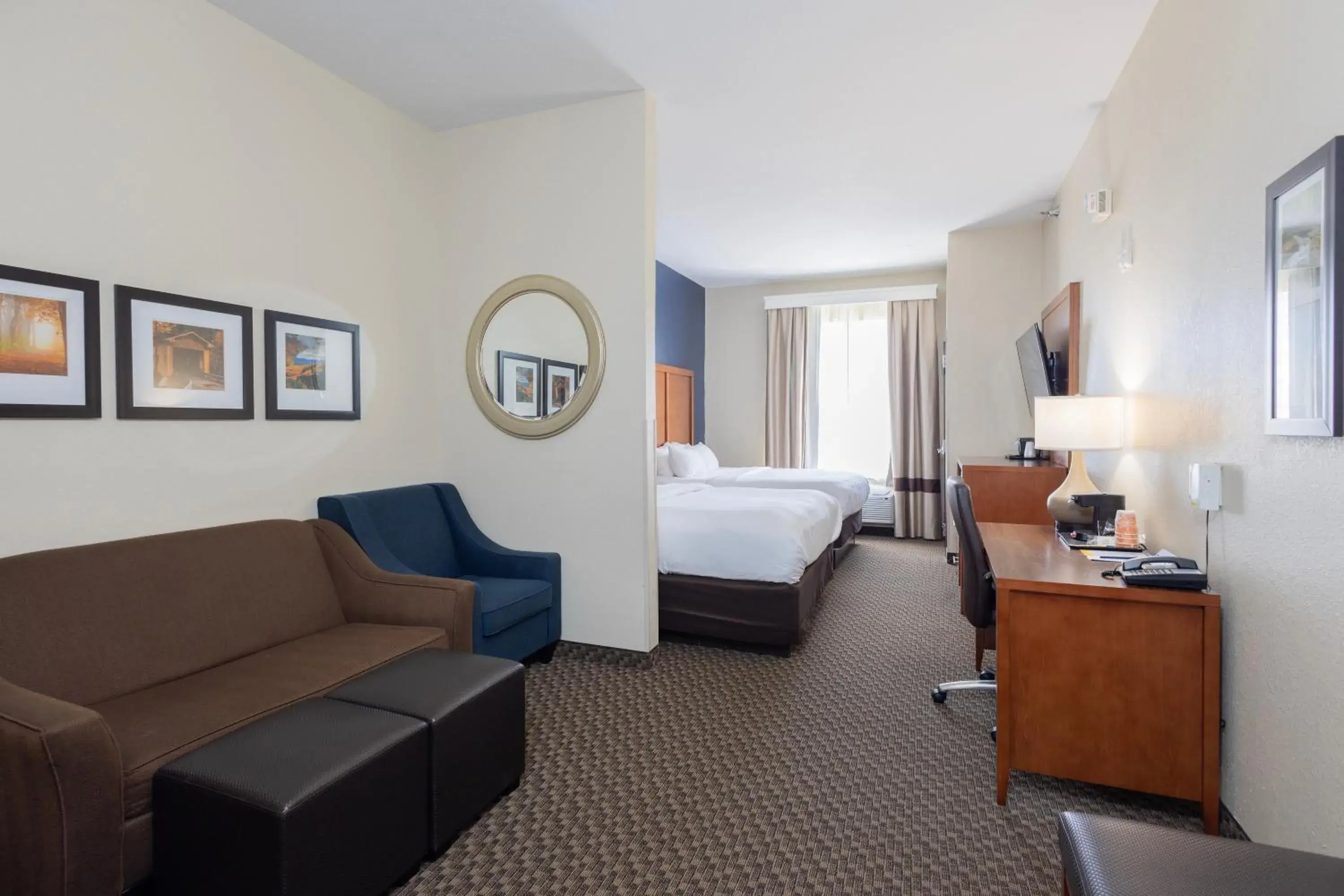 Queen Suite - Non-Smoking in Comfort Suites Troy-I75 Queen Suite - Non-Smoking in Comfort Suites Troy-I75