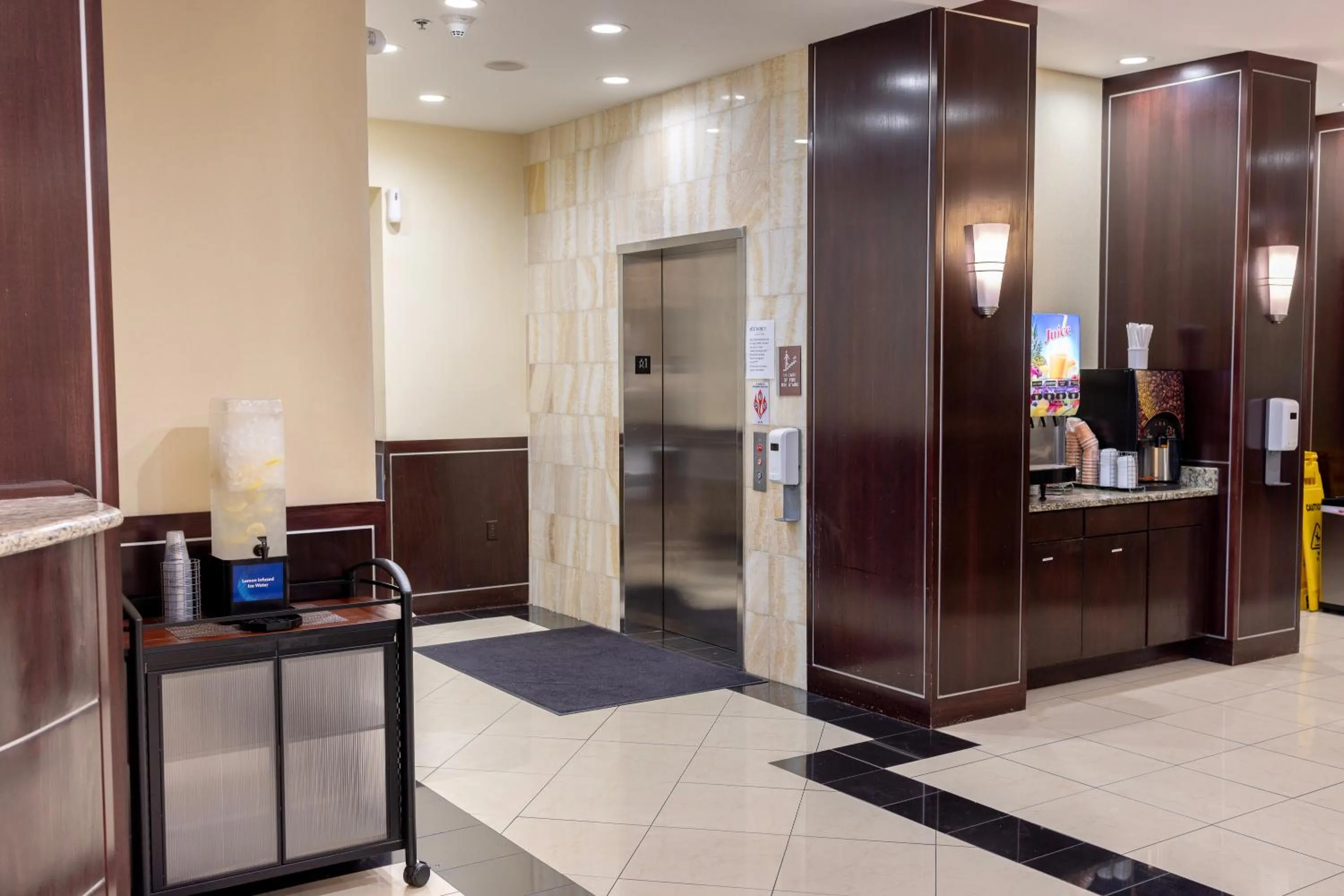 elevator in Comfort Suites Troy-I75