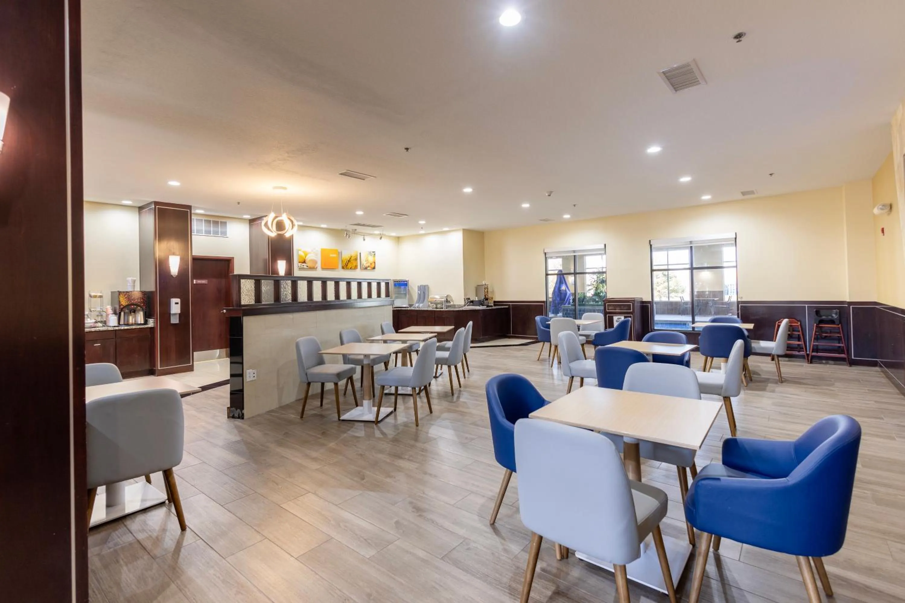 Breakfast in Comfort Suites Troy-I75