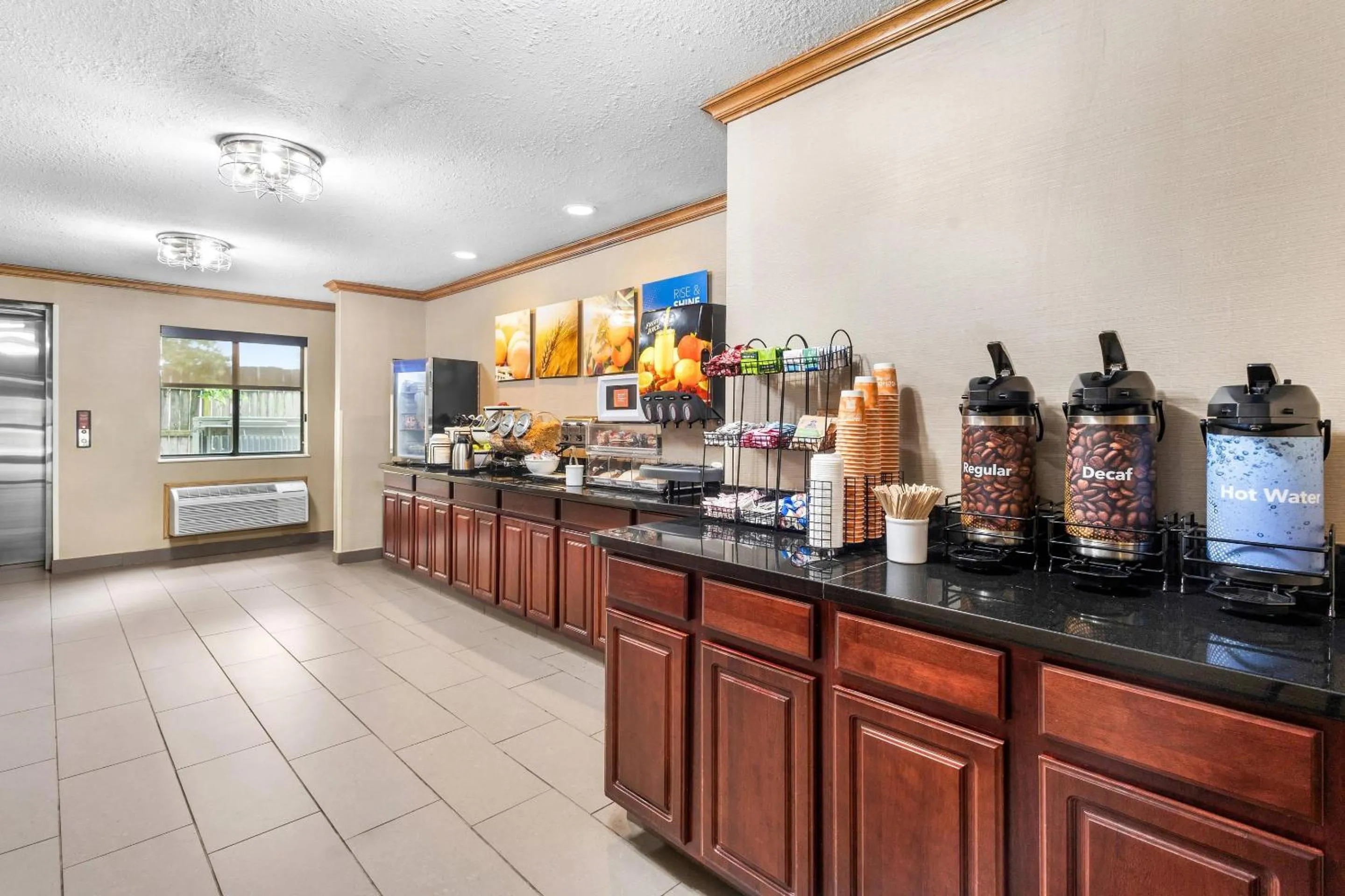 Breakfast in Comfort Inn Van Wert