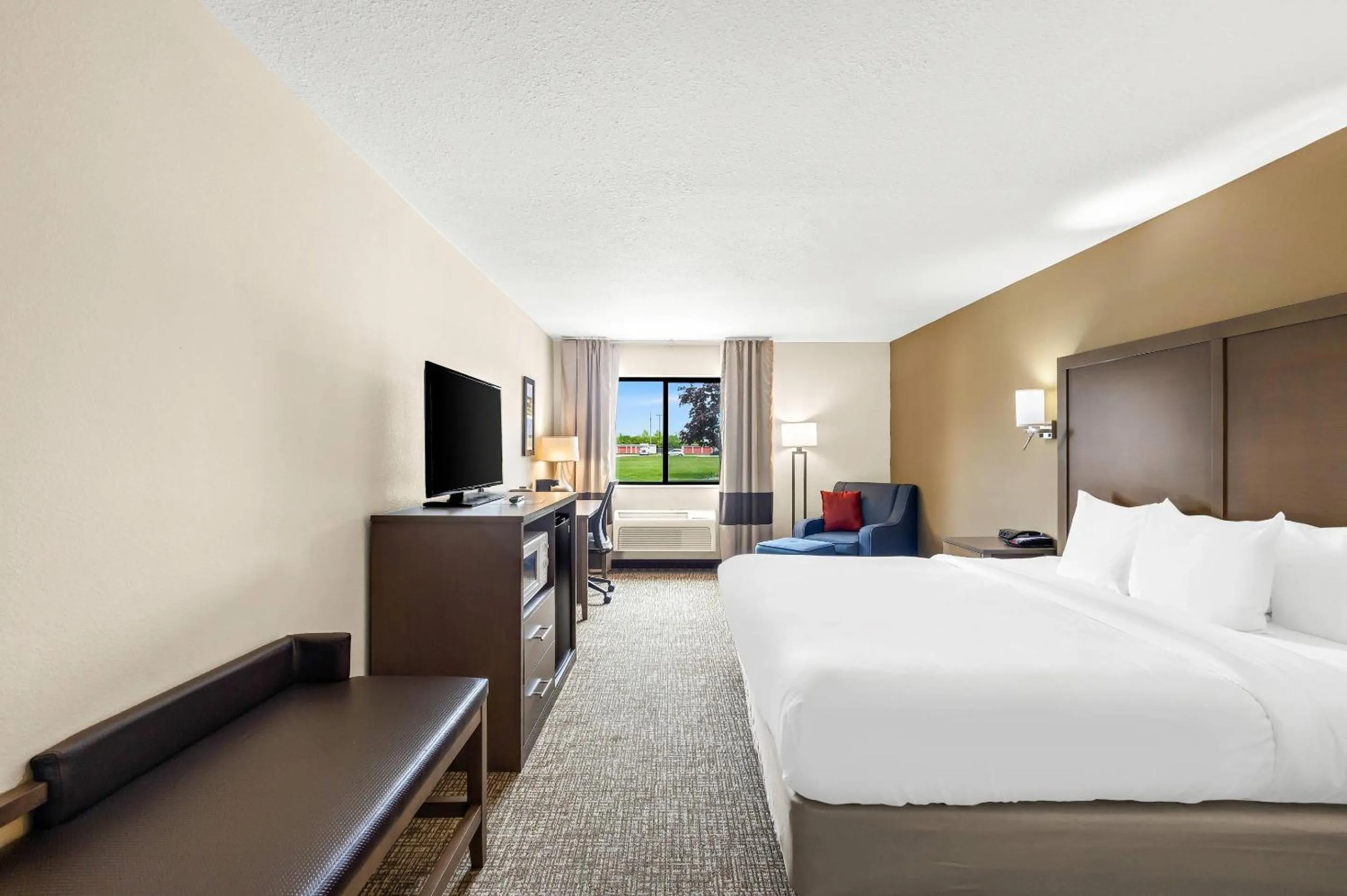 Bedroom, Bed in Comfort Inn Van Wert