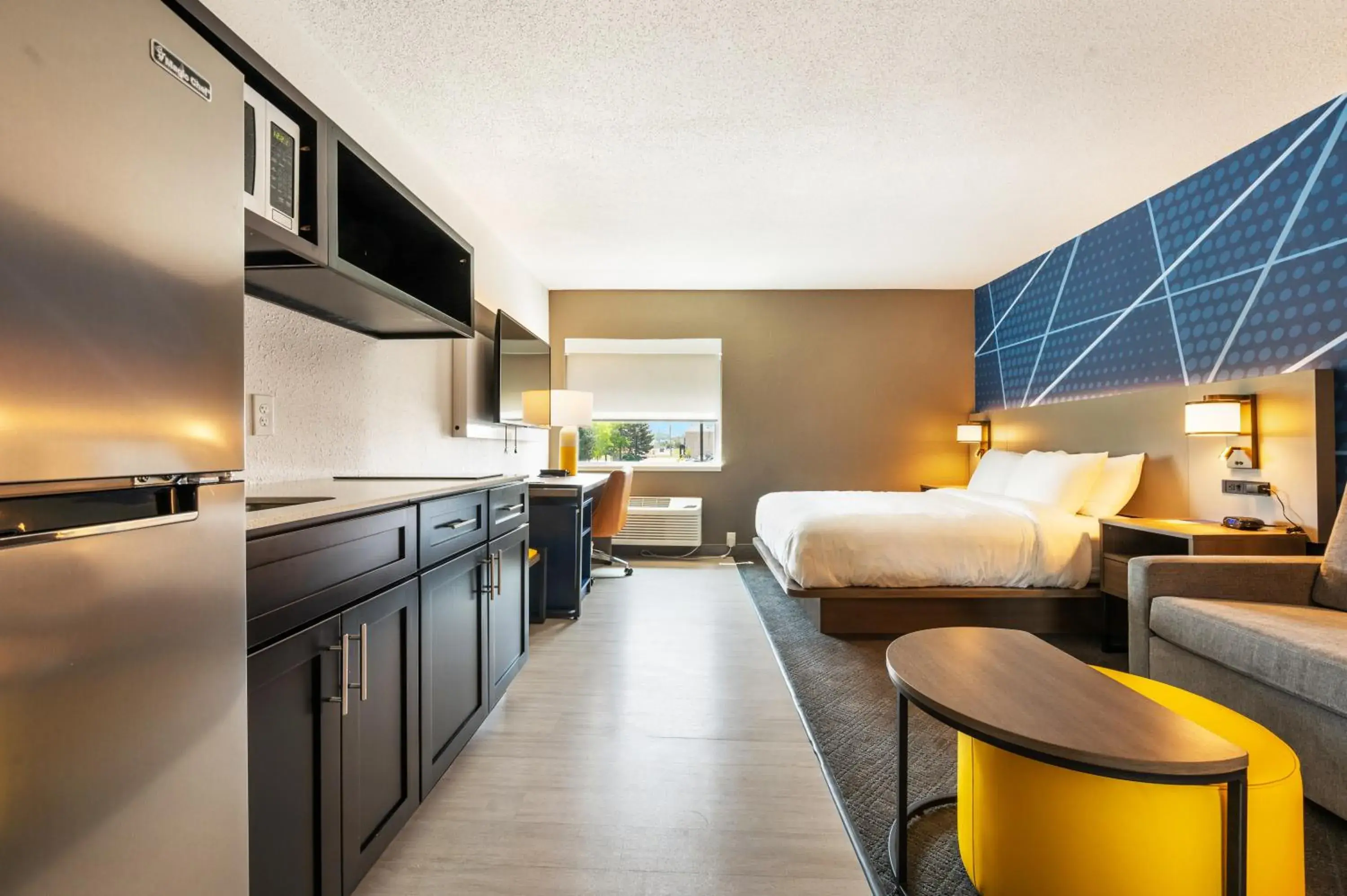 Superior Efficiency King Suite - Non Smoking in Comfort Inn Mayfield Heights Cleveland East Superior Efficiency King Suite - Non Smoking in Comfort Inn Mayfield Heights Cleveland East