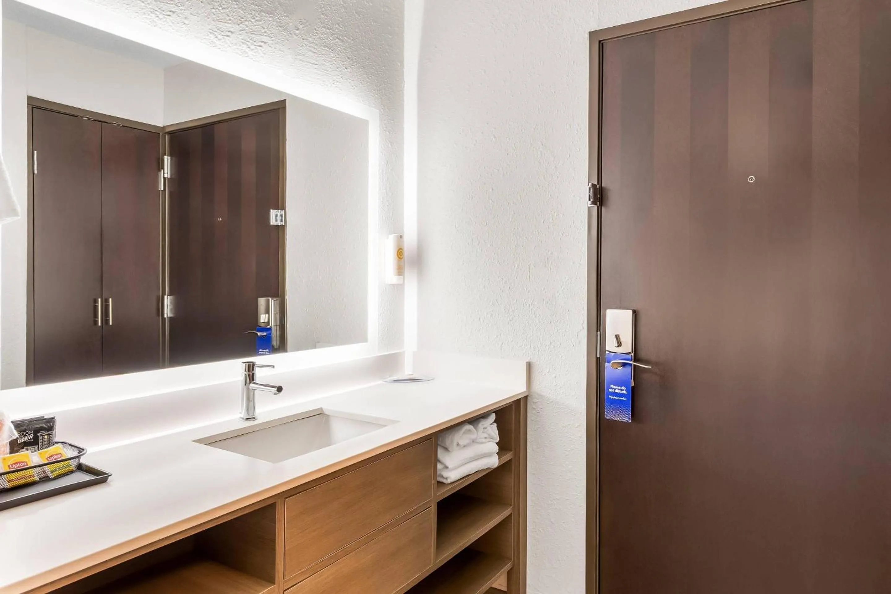 Bedroom in Comfort Inn Mayfield Heights Cleveland East