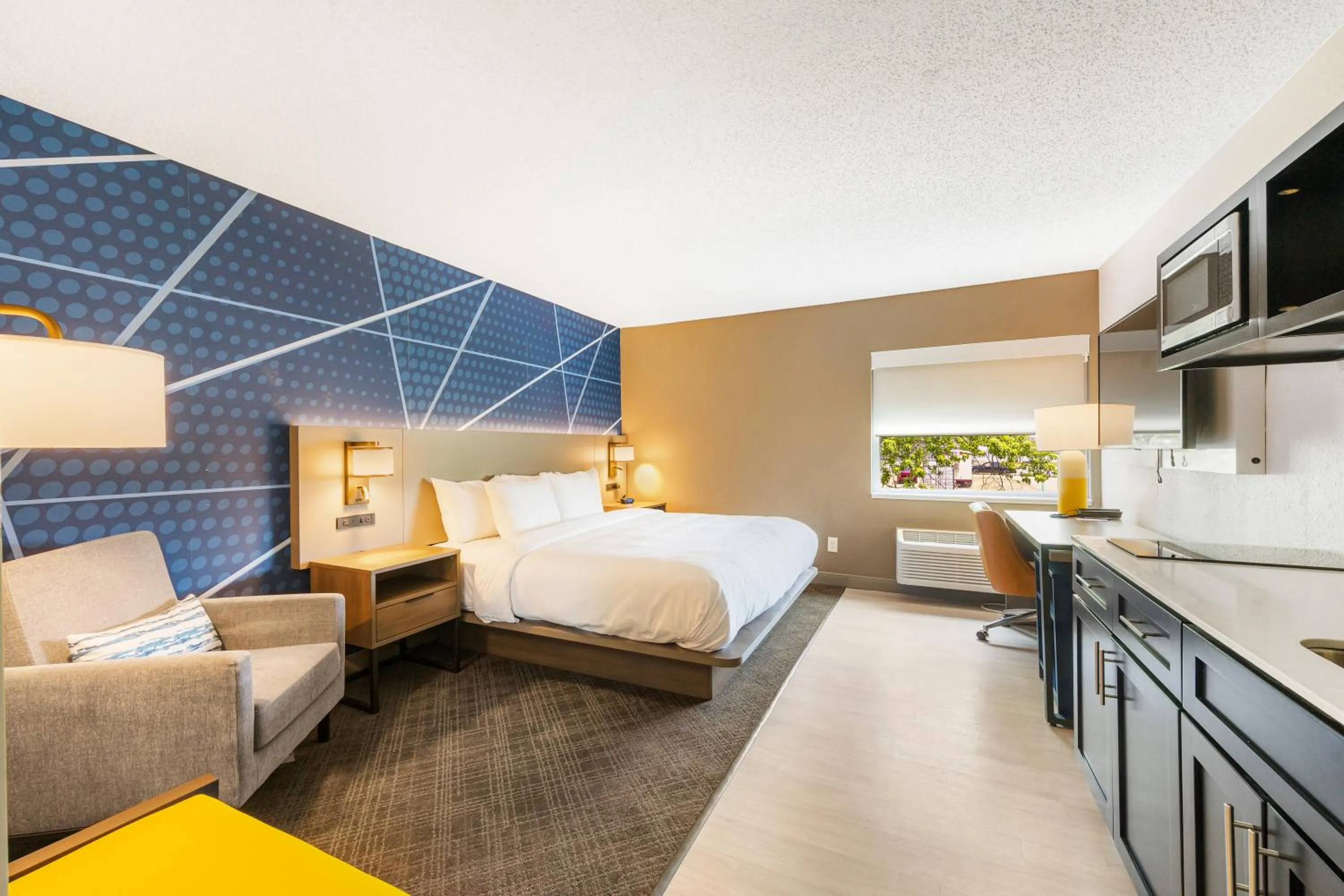 Bed in Comfort Inn Mayfield Heights Cleveland East