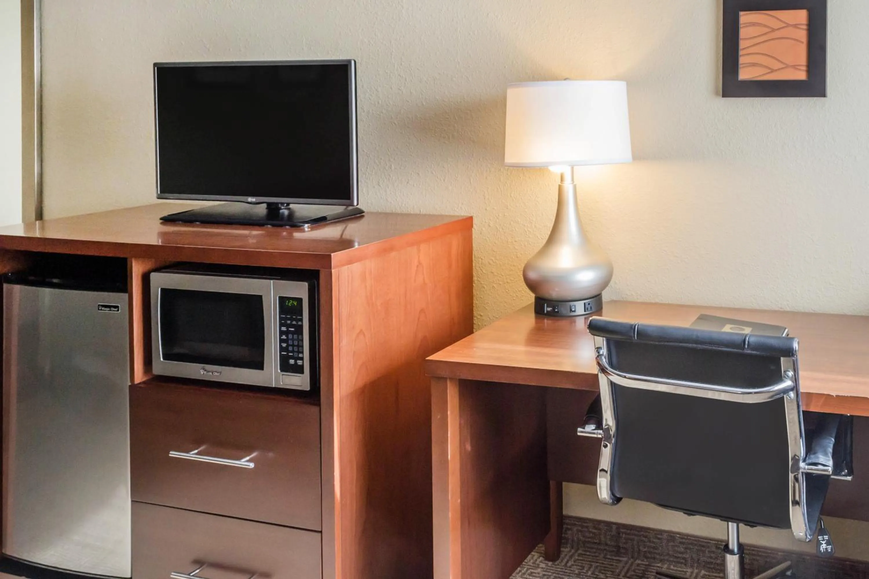 TV and multimedia in Comfort Inn Mayfield Heights Cleveland East