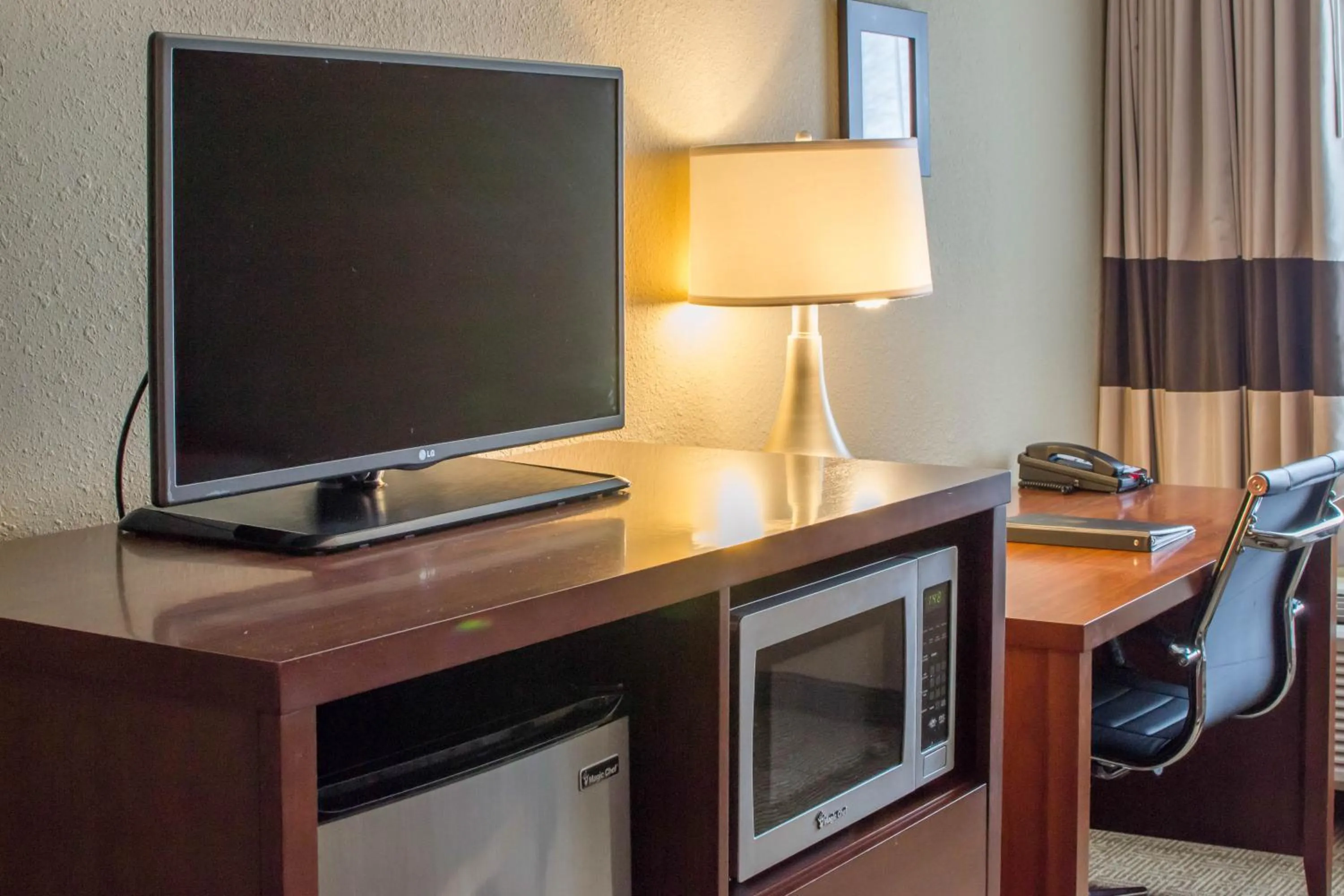 TV and multimedia in Comfort Inn Mayfield Heights Cleveland East