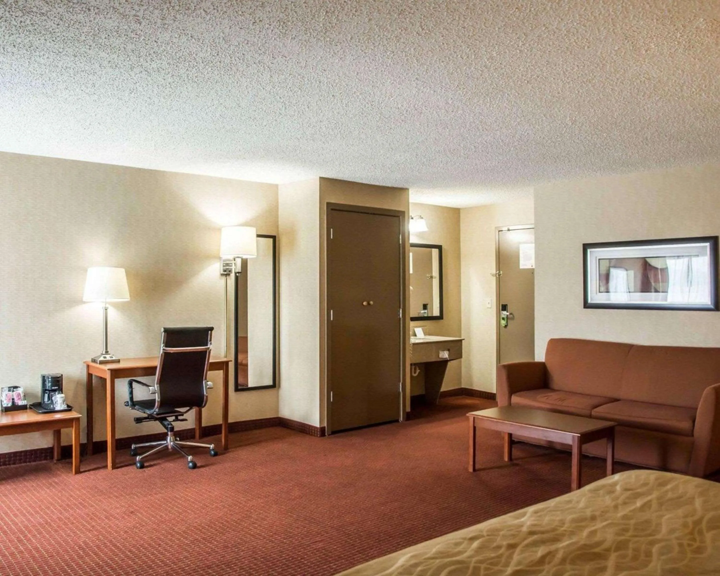 Photo of the whole room in Quality Inn Springboro West
