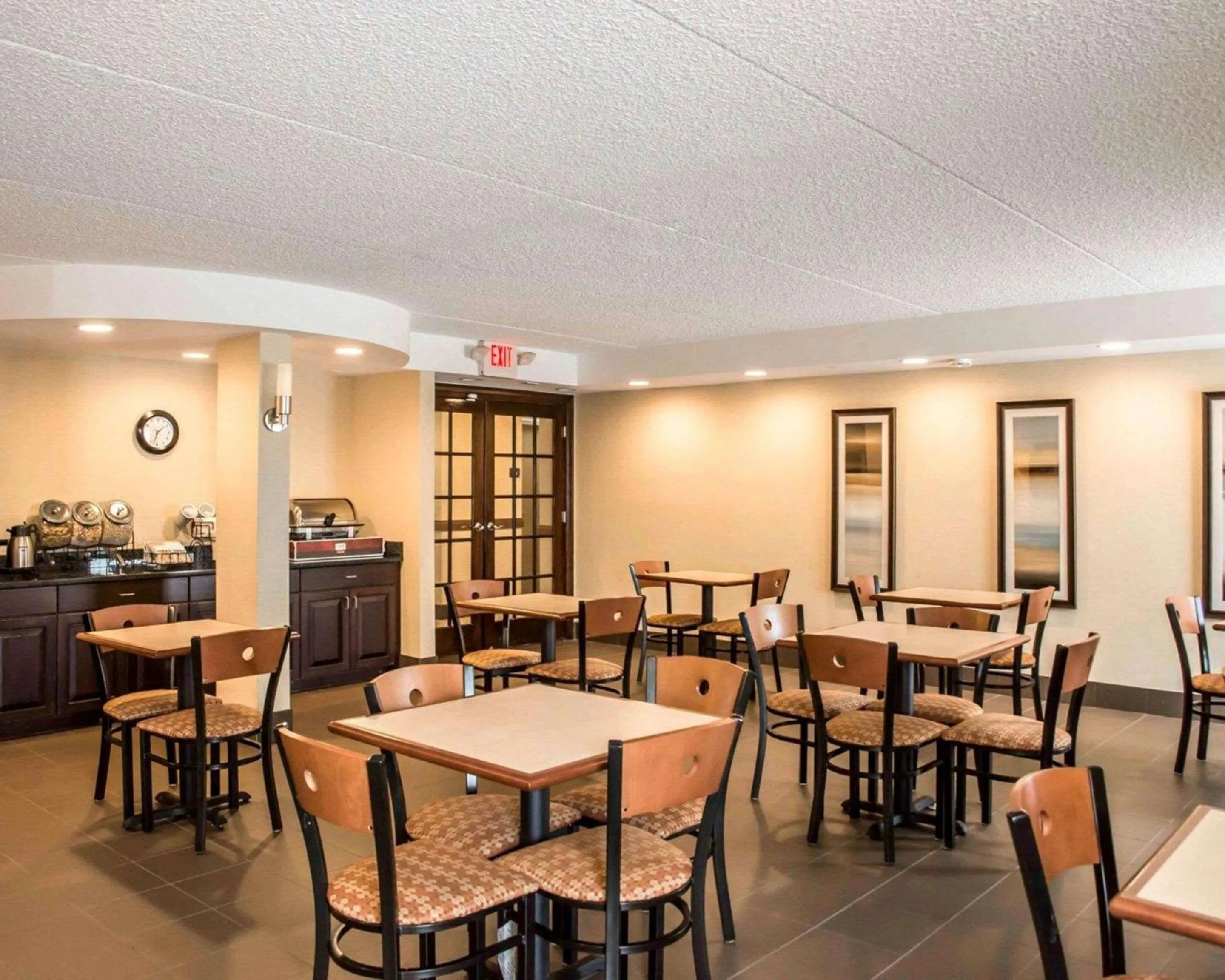 Restaurant/places to eat in Quality Inn Springboro West