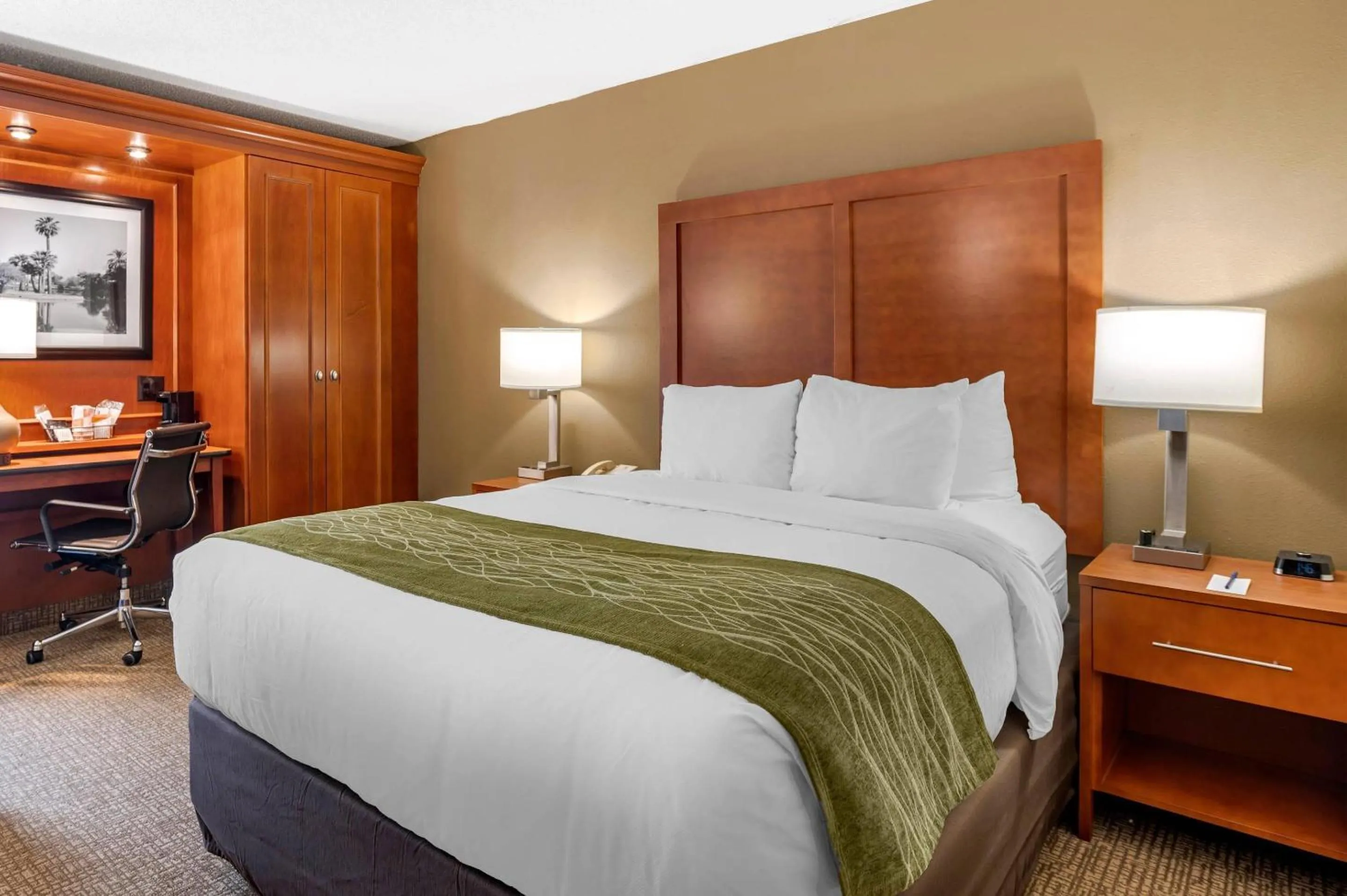 Bedroom, Bed in Comfort Inn Oxford - University Area