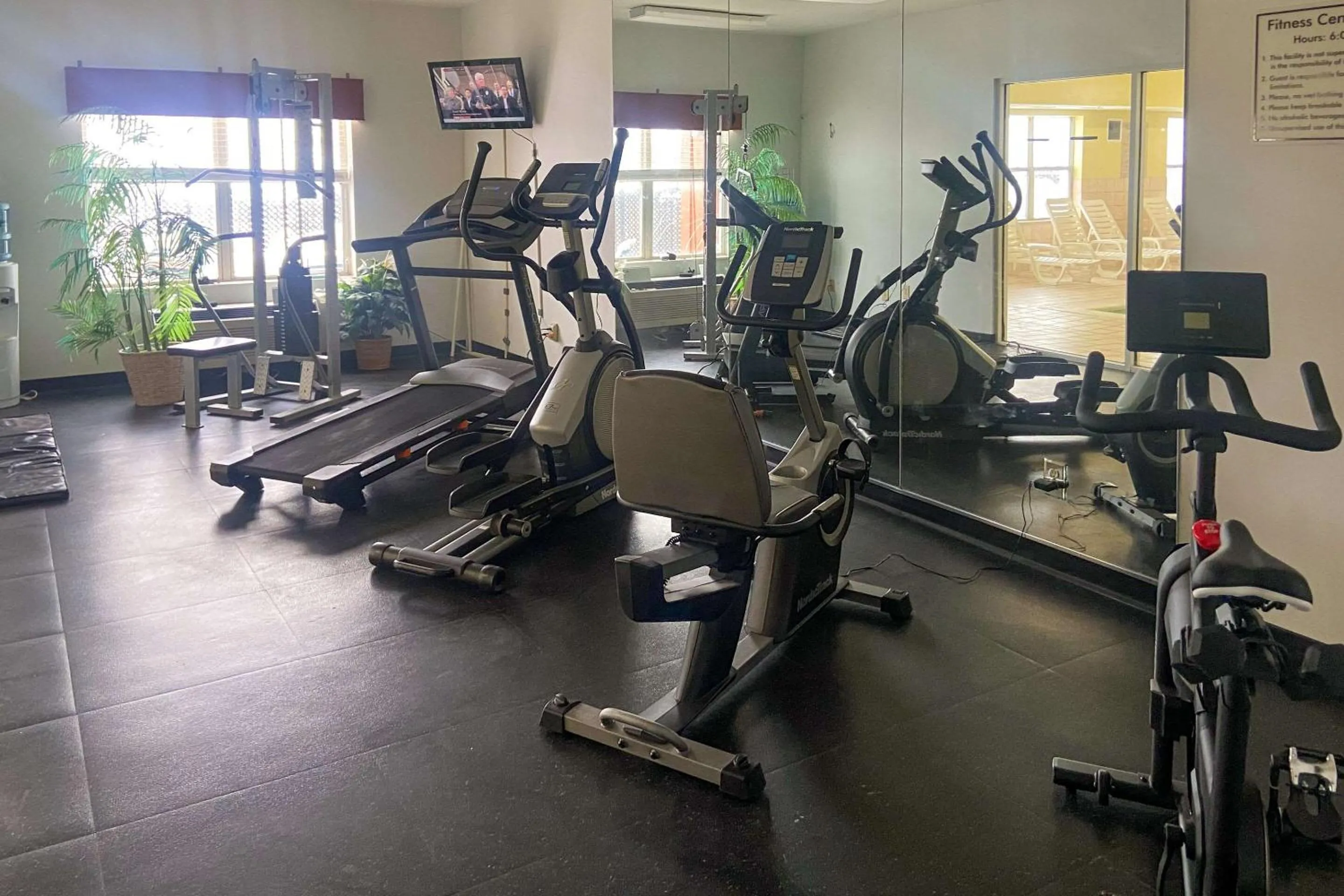Fitness centre/facilities in Quality Inn & Suites Cincinnati Sharonville