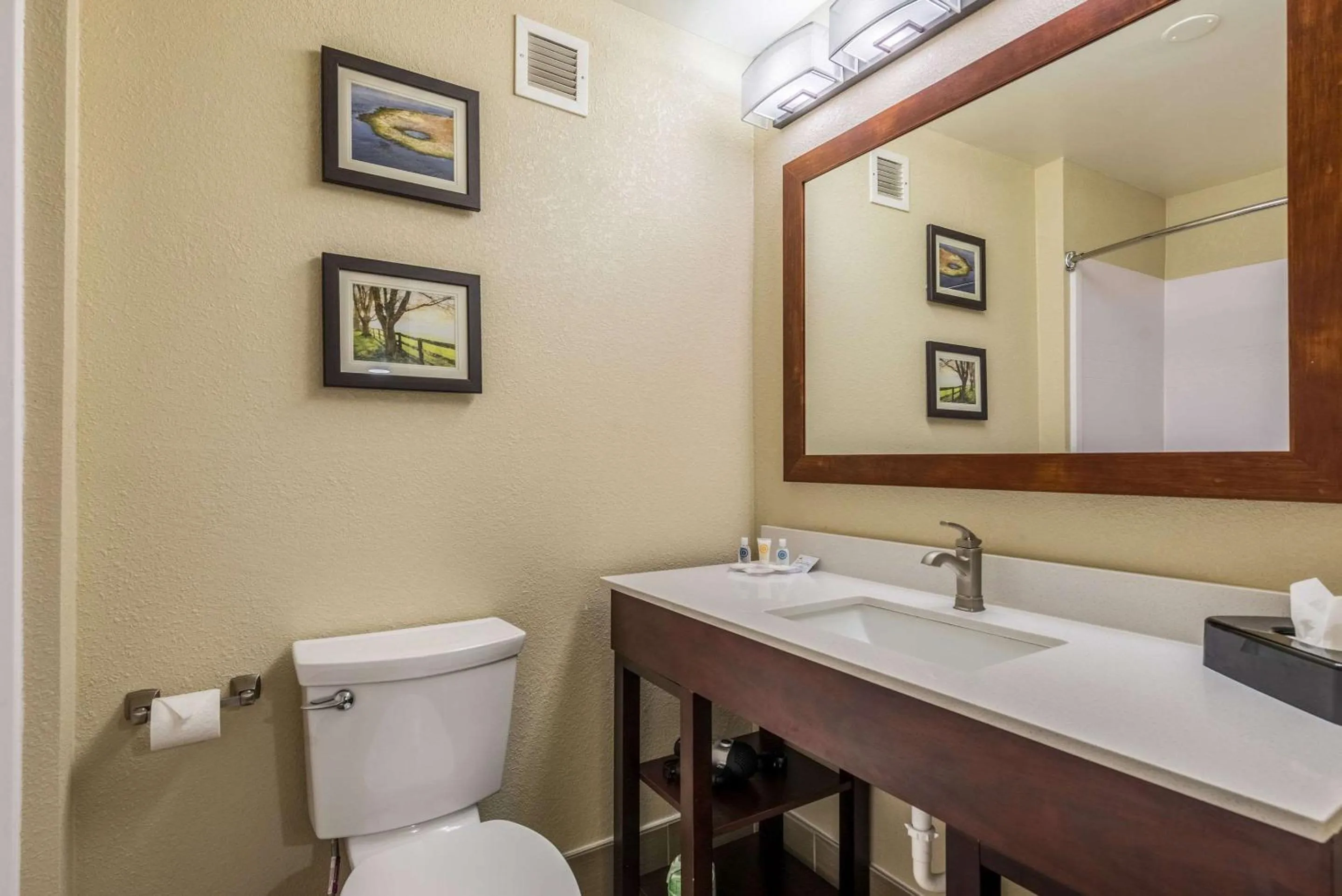 Photo of the whole room in Comfort Inn & Suites Dayton North