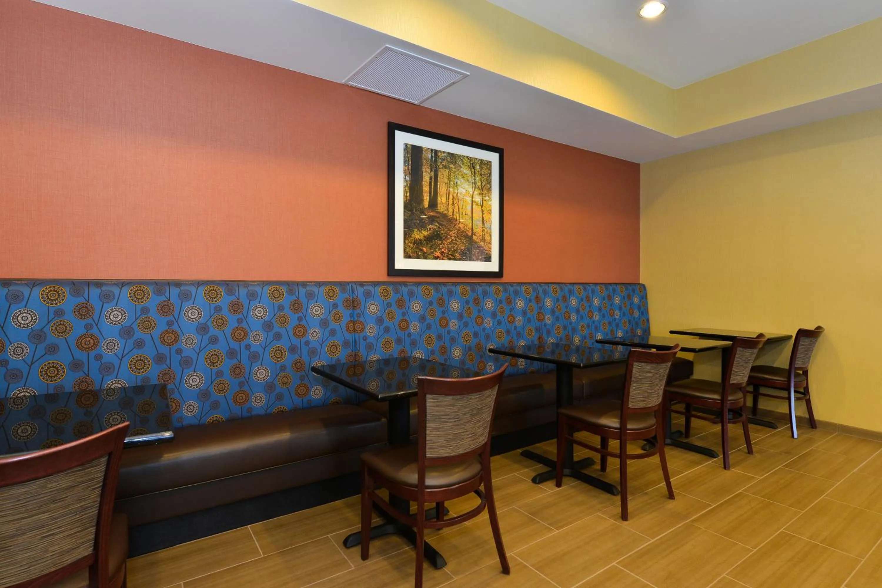 Restaurant/places to eat in Comfort Inn St Clairsville