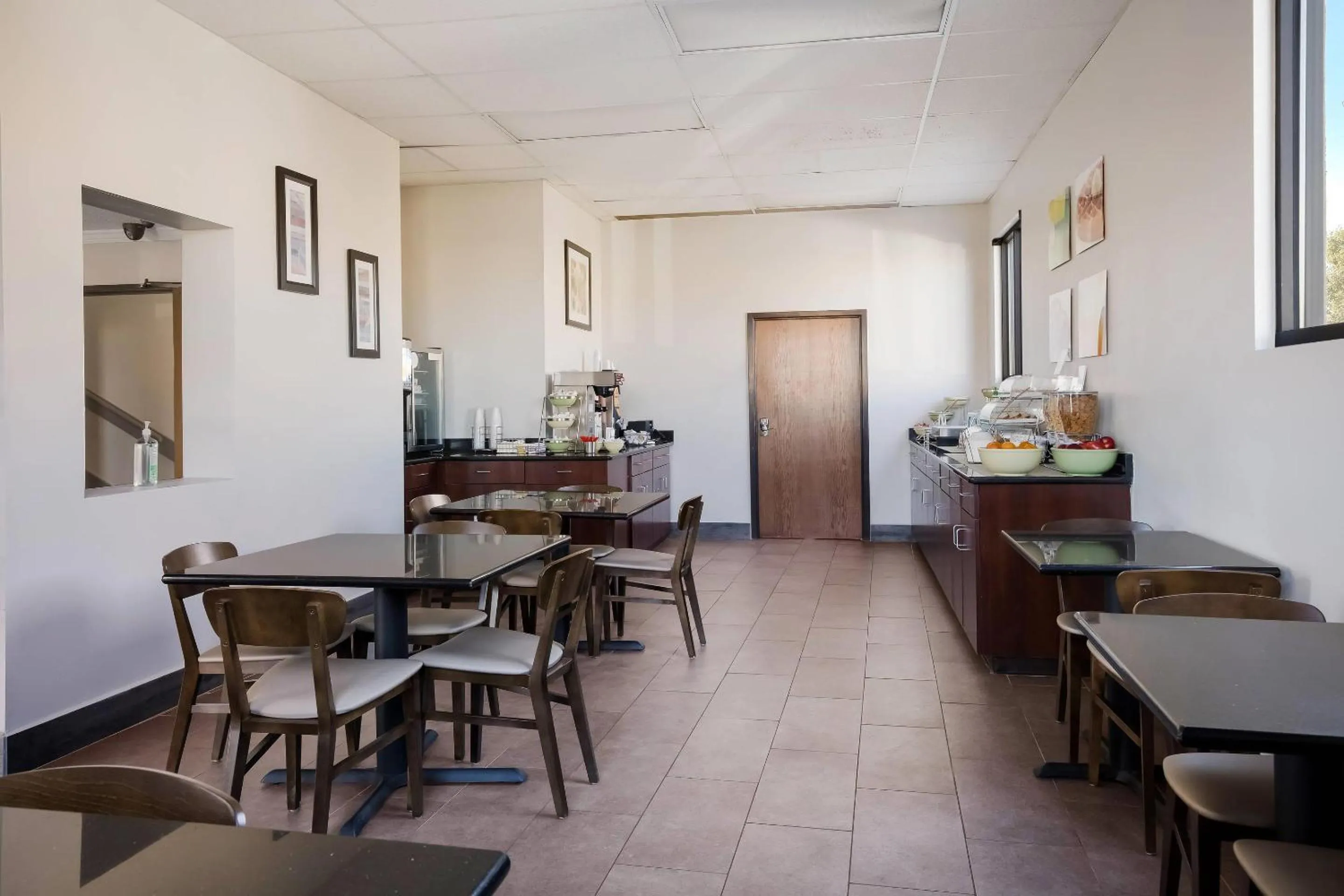 Breakfast in Quality Inn Hall of Fame