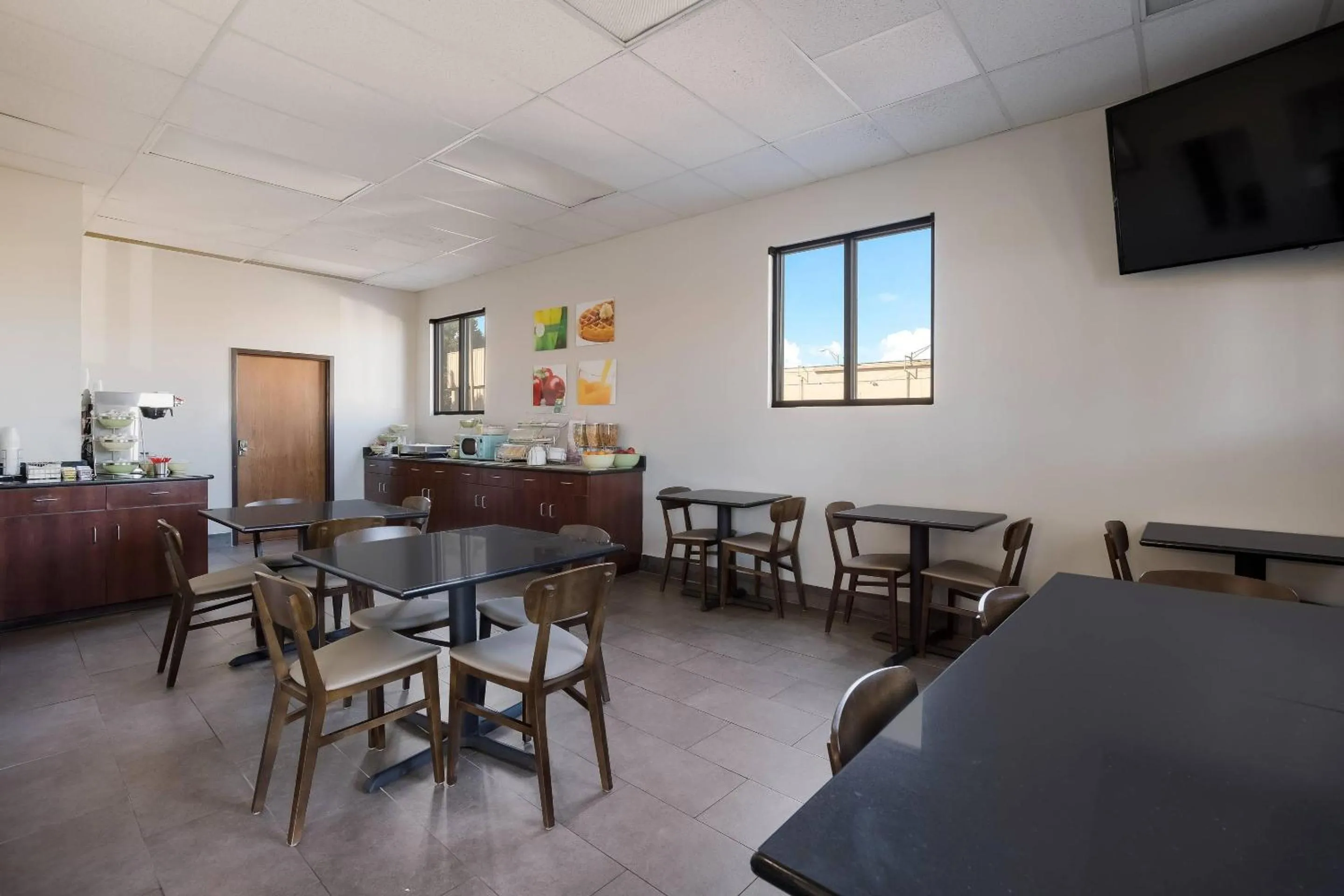 Breakfast in Quality Inn Hall of Fame